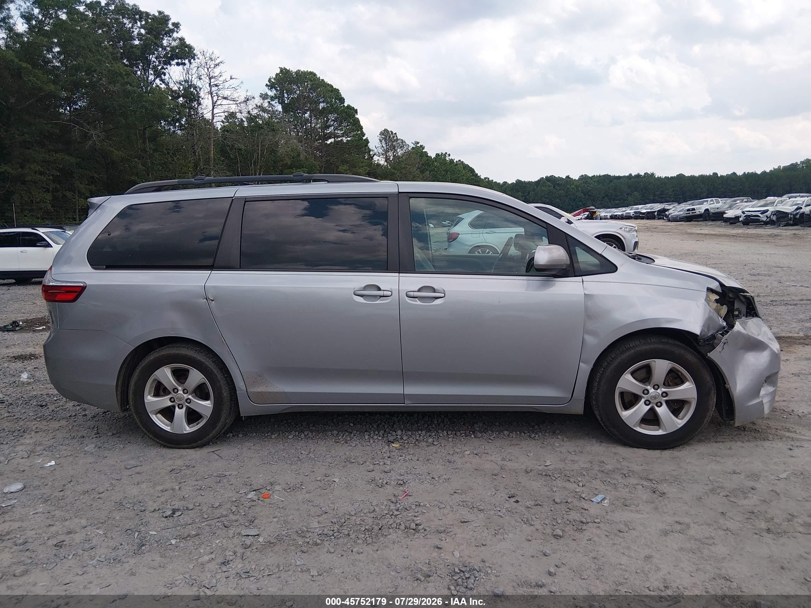 2015 Toyota Sienna Le 8 Passenger Серый vin: 5TDKK3DC0FS629899