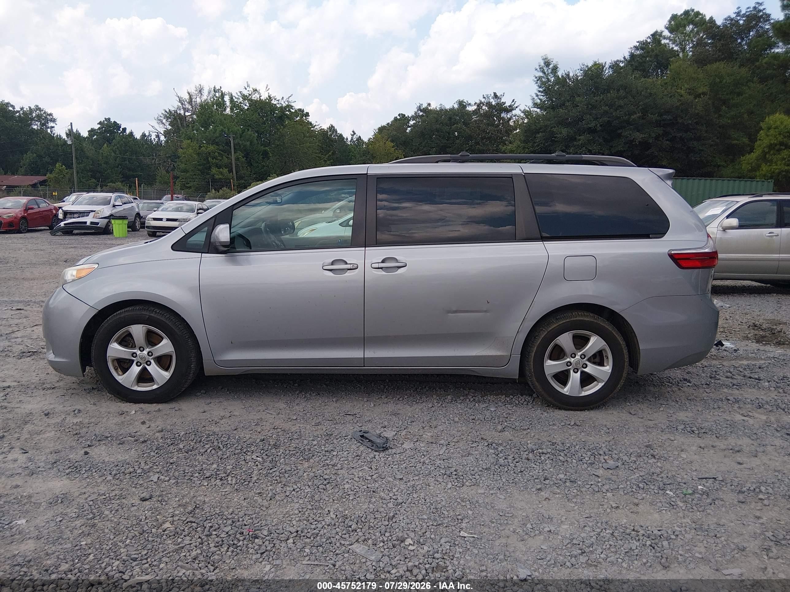 2015 Toyota Sienna Le 8 Passenger Серый vin: 5TDKK3DC0FS629899
