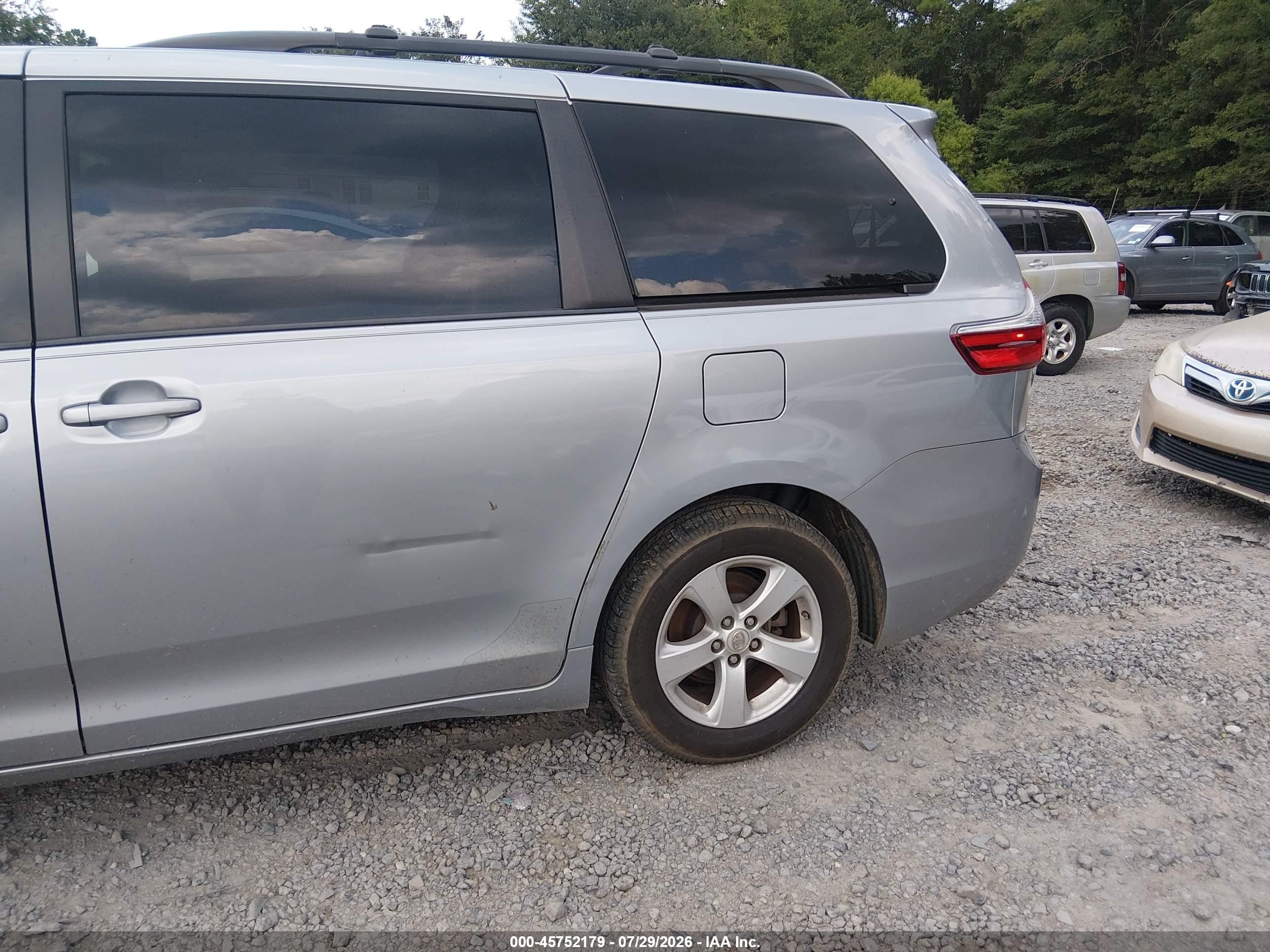 2015 Toyota Sienna Le 8 Passenger Серый vin: 5TDKK3DC0FS629899