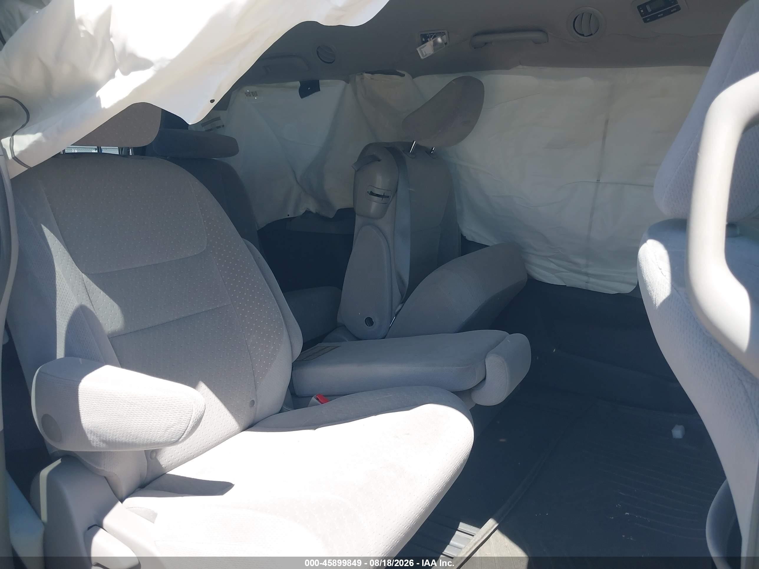 2015 Toyota Sienna Le 8 Passenger White vin: 5TDKK3DC0FS670551