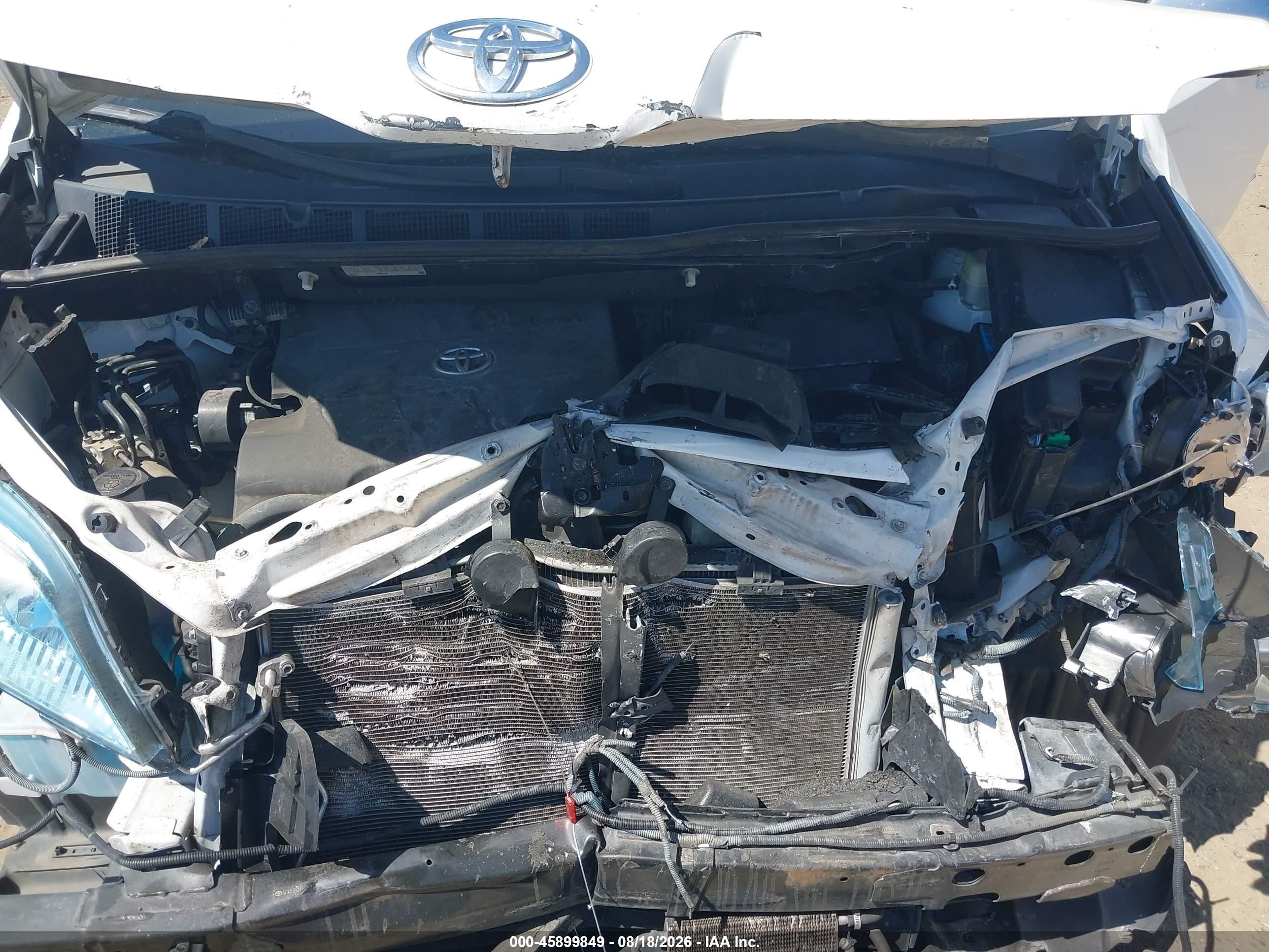 2015 Toyota Sienna Le 8 Passenger White vin: 5TDKK3DC0FS670551