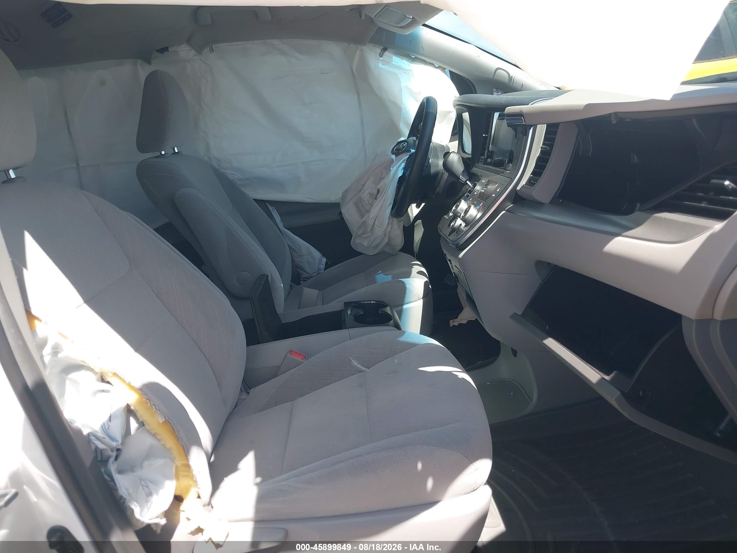 2015 Toyota Sienna Le 8 Passenger White vin: 5TDKK3DC0FS670551