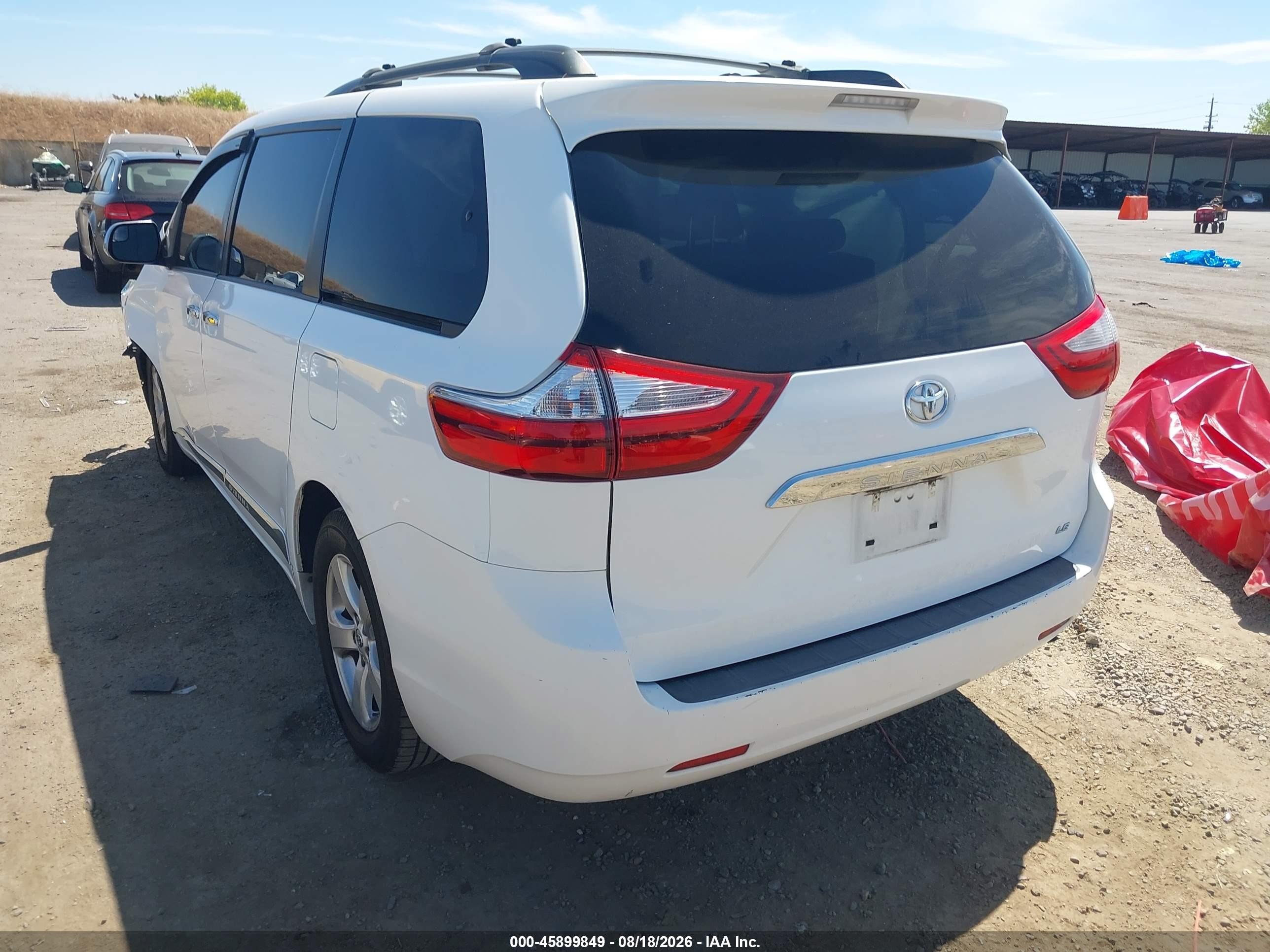 2015 Toyota Sienna Le 8 Passenger White vin: 5TDKK3DC0FS670551