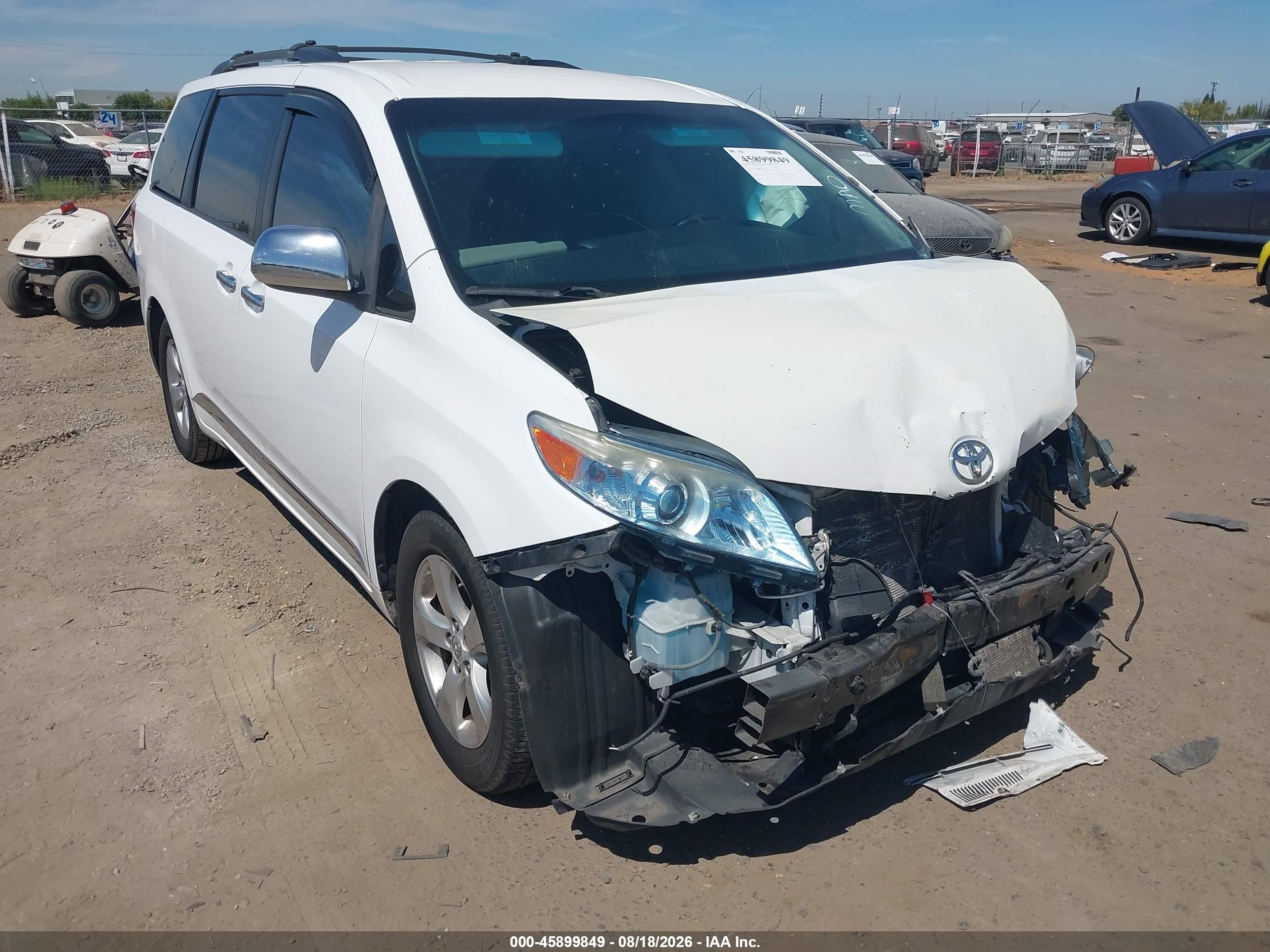 2015 Toyota Sienna Le 8 Passenger White vin: 5TDKK3DC0FS670551
