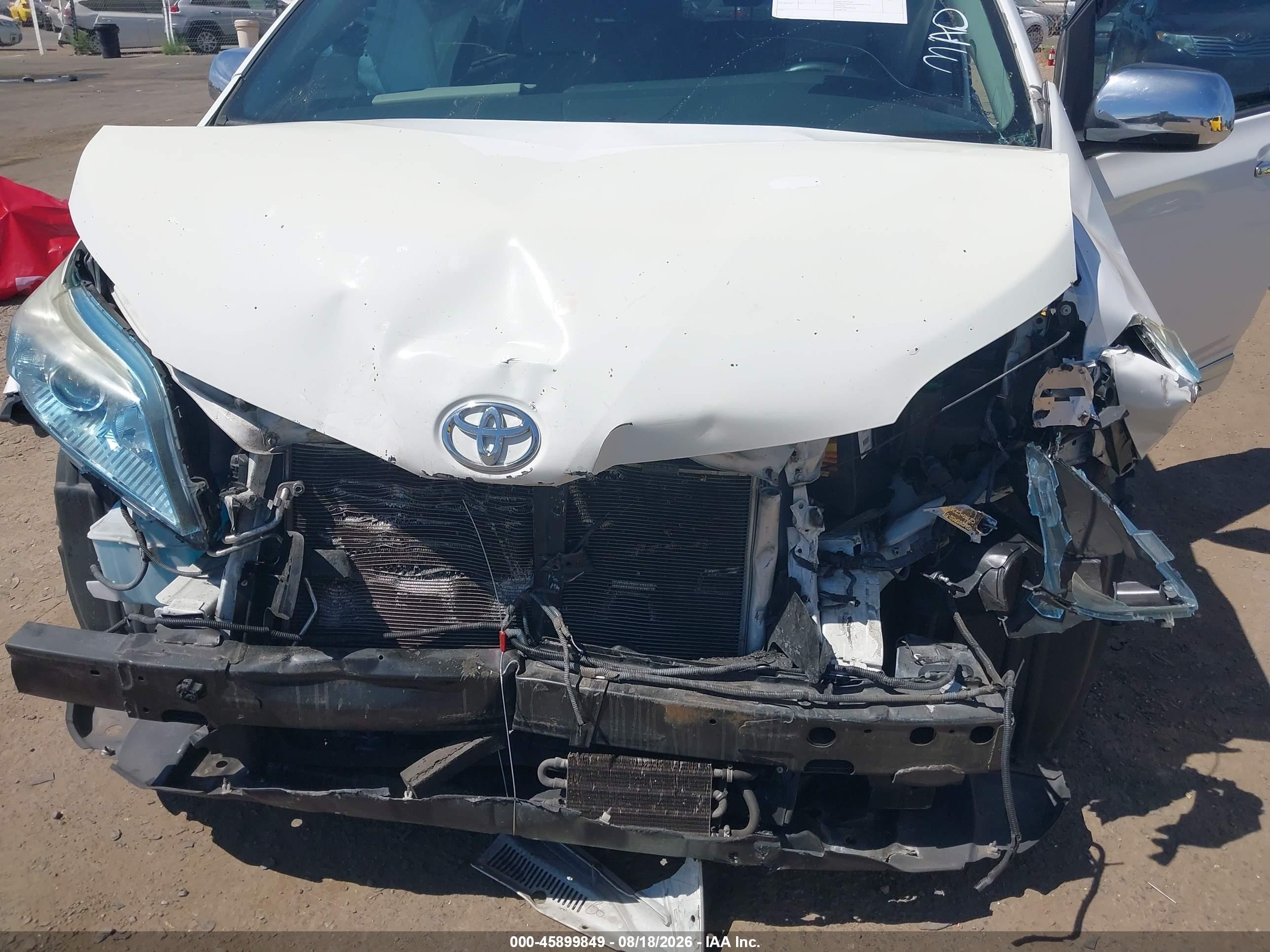 2015 Toyota Sienna Le 8 Passenger White vin: 5TDKK3DC0FS670551