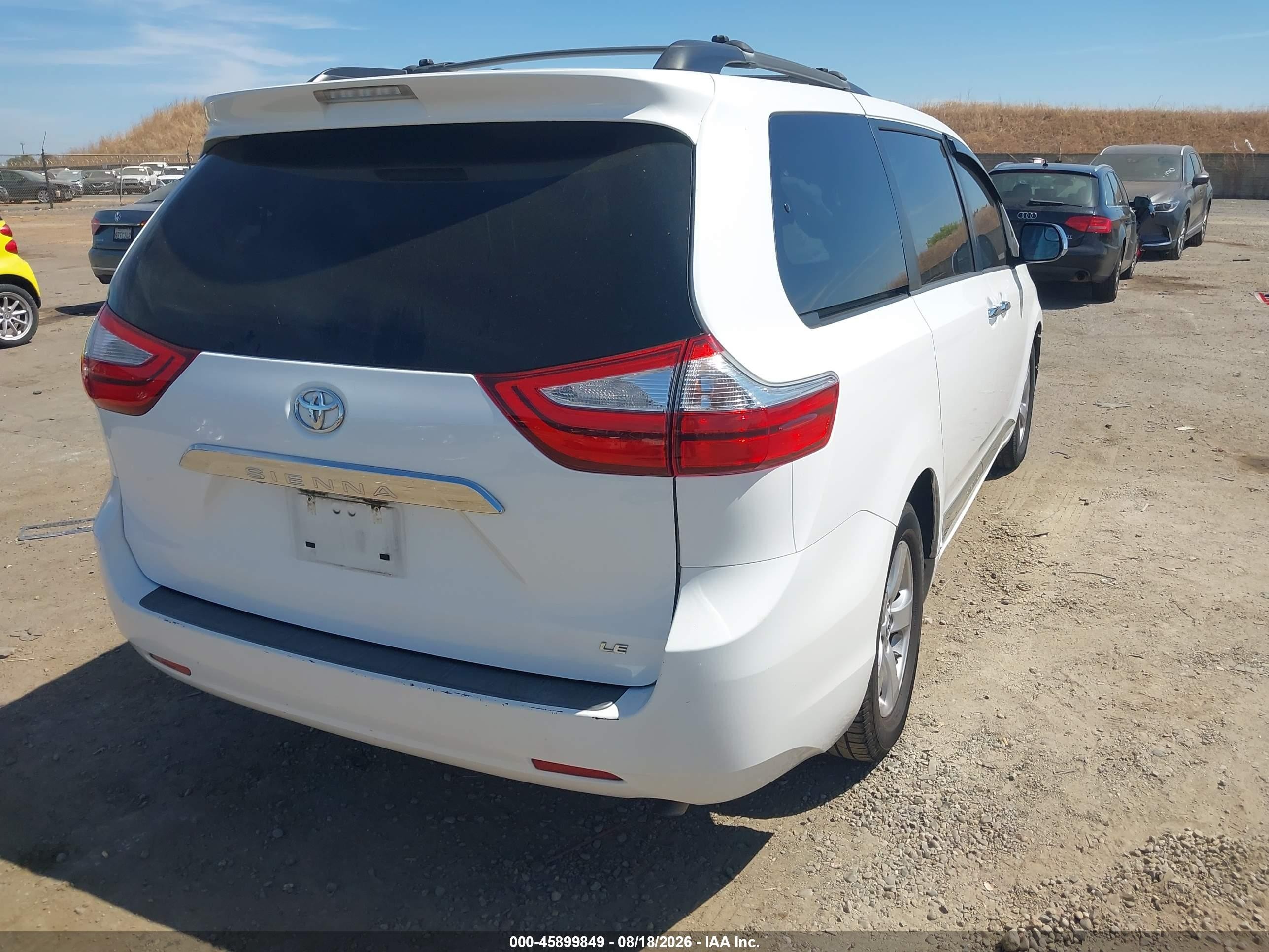 2015 Toyota Sienna Le 8 Passenger White vin: 5TDKK3DC0FS670551