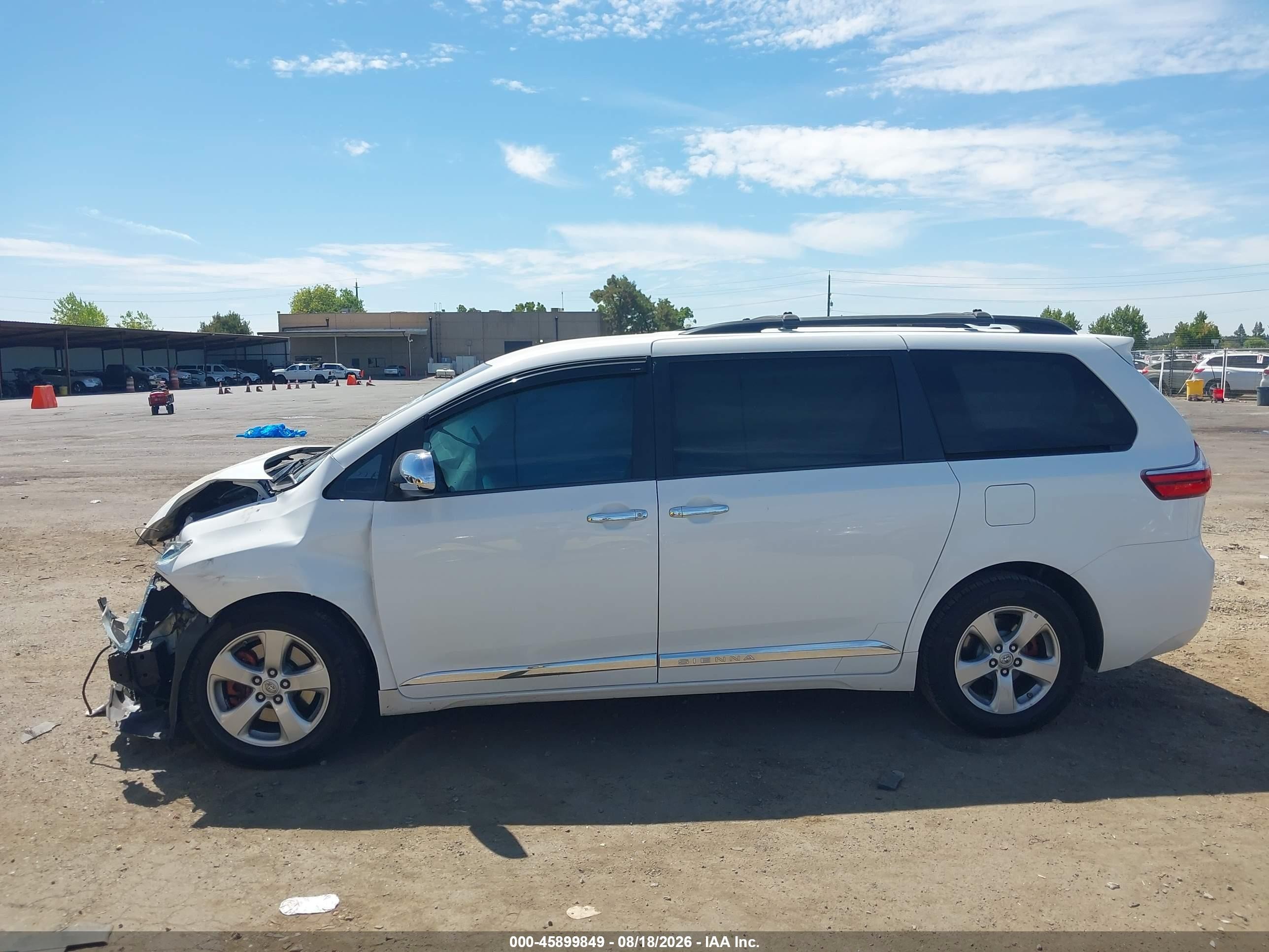 2015 Toyota Sienna Le 8 Passenger White vin: 5TDKK3DC0FS670551