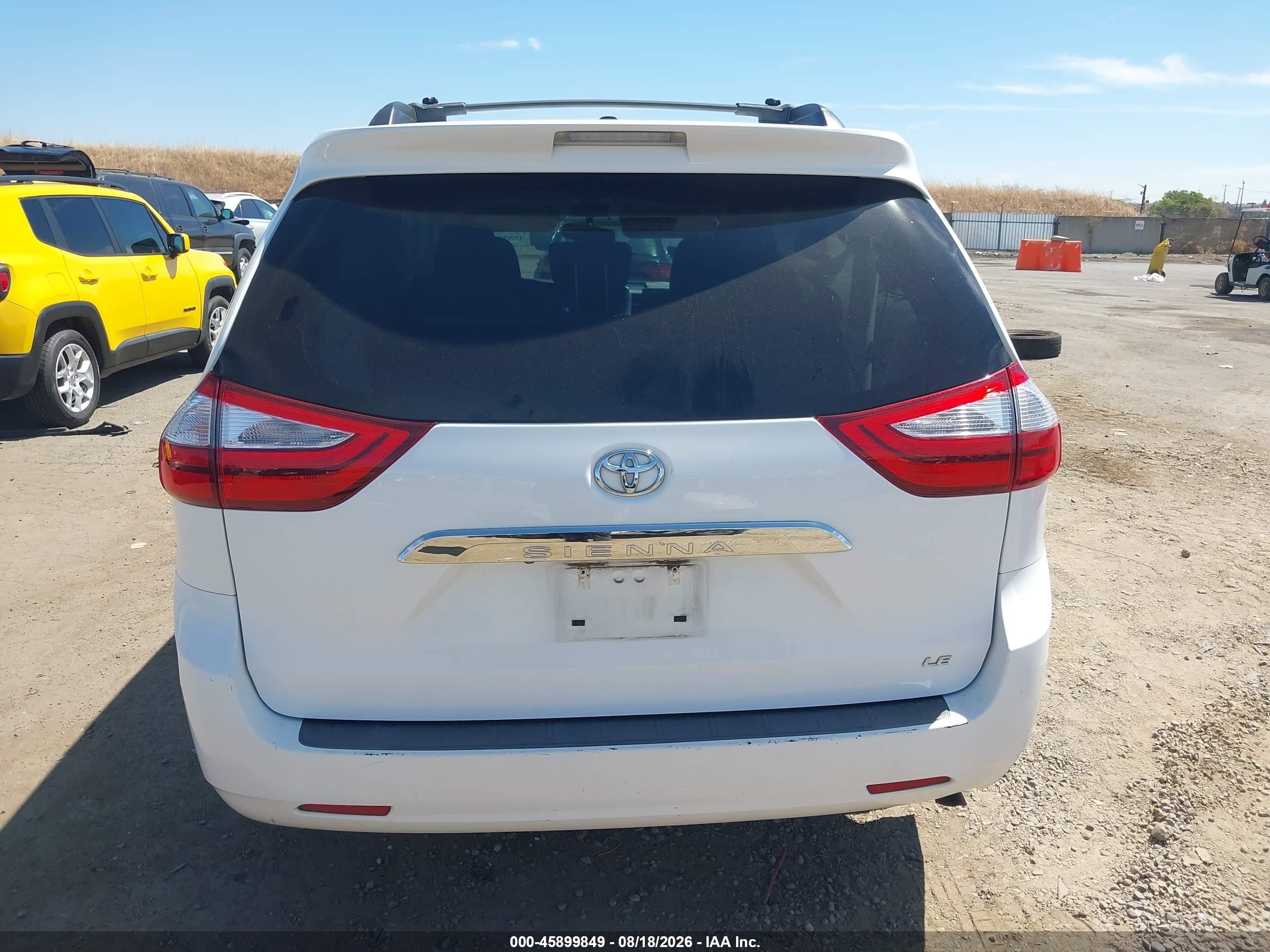 2015 Toyota Sienna Le 8 Passenger White vin: 5TDKK3DC0FS670551