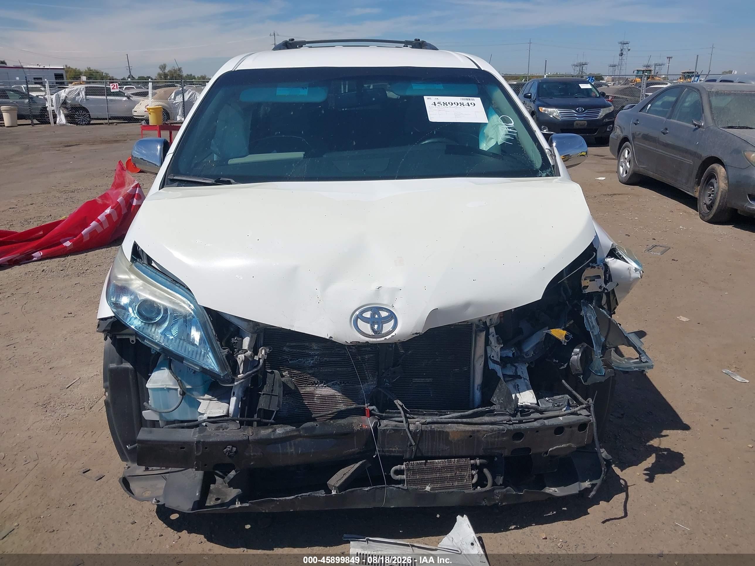 2015 Toyota Sienna Le 8 Passenger White vin: 5TDKK3DC0FS670551