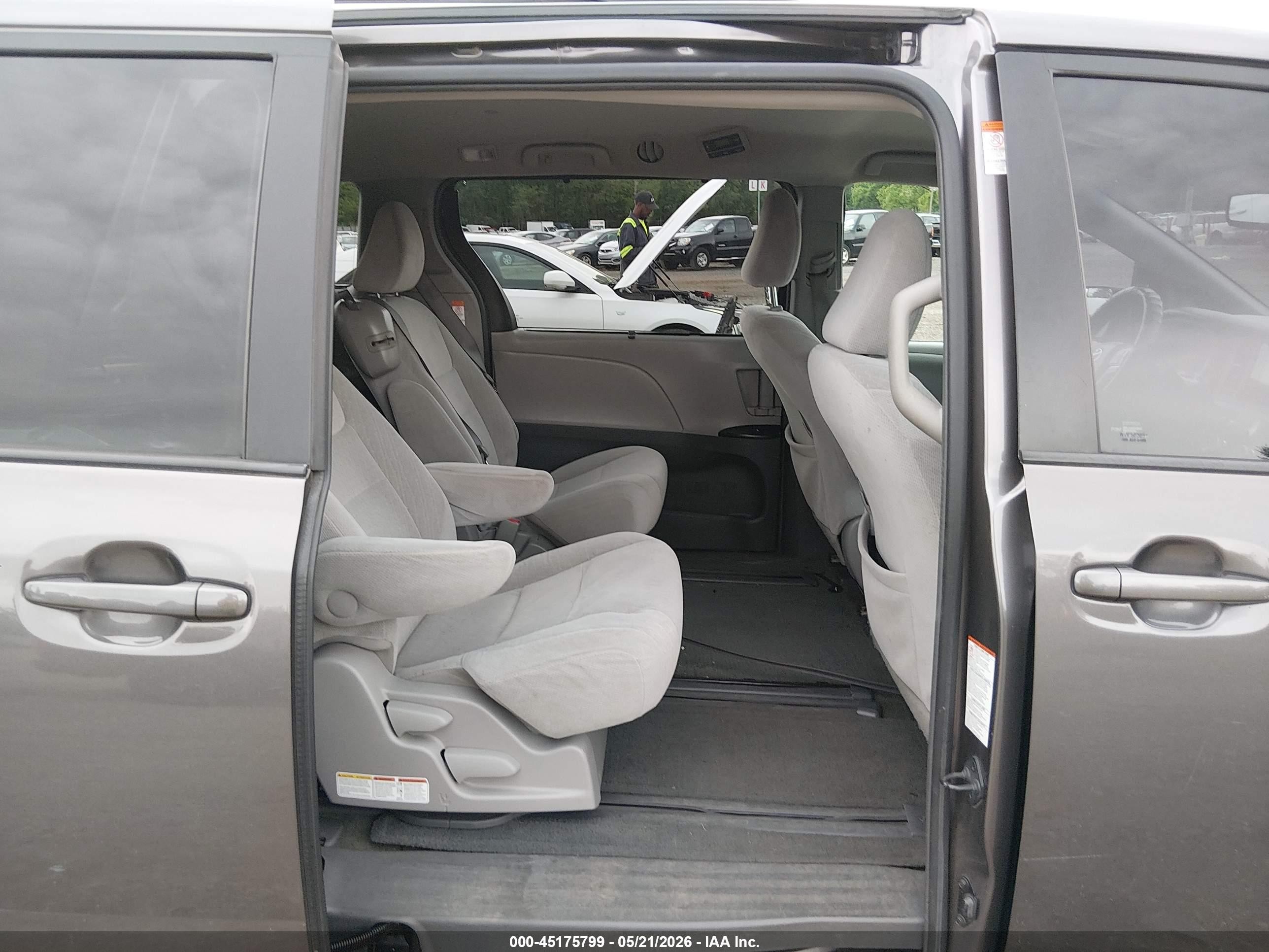 2015 Toyota Sienna Le 8 Passenger Gray vin: 5TDKK3DC0FS671943