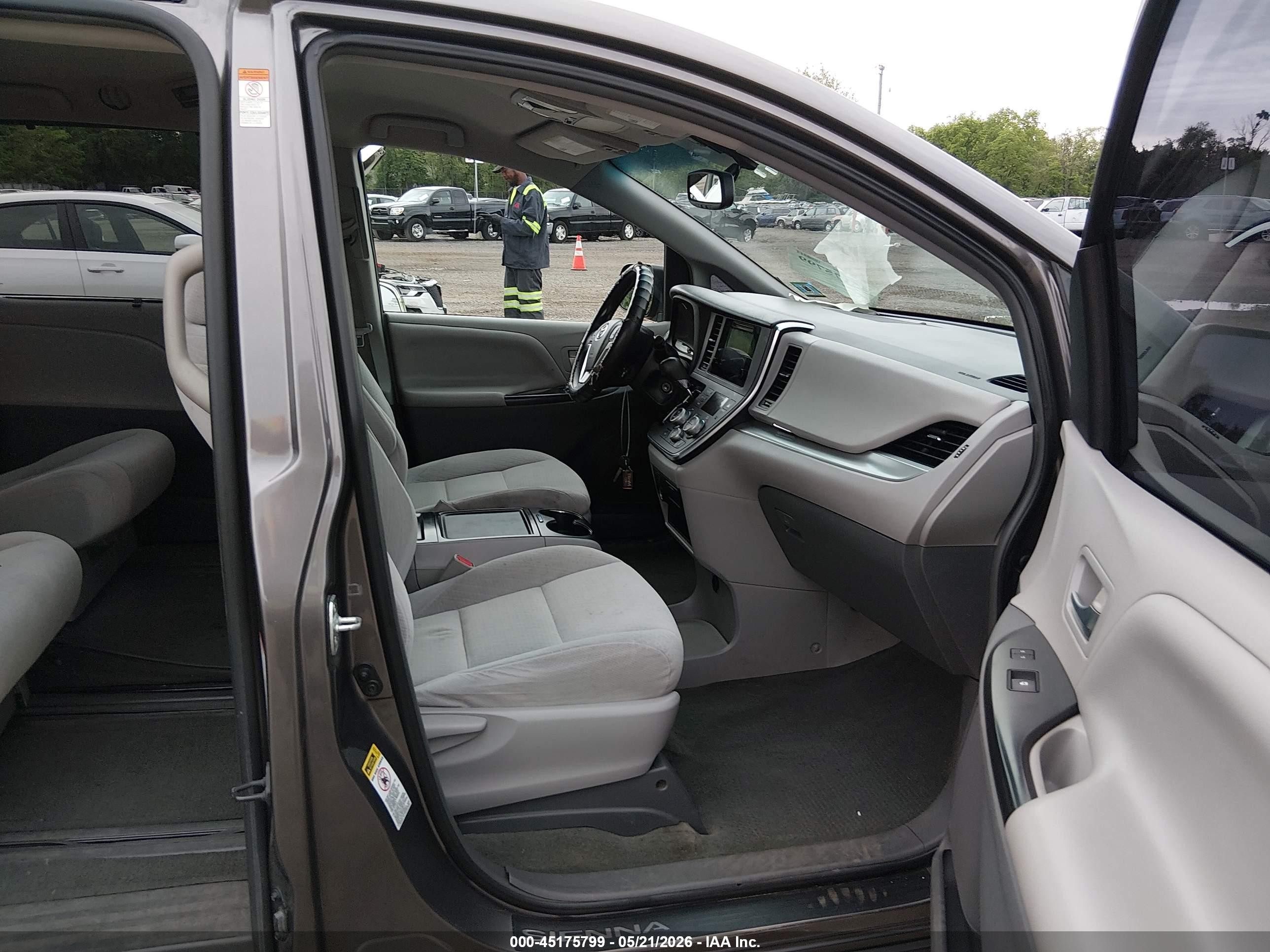 2015 Toyota Sienna Le 8 Passenger Gray vin: 5TDKK3DC0FS671943
