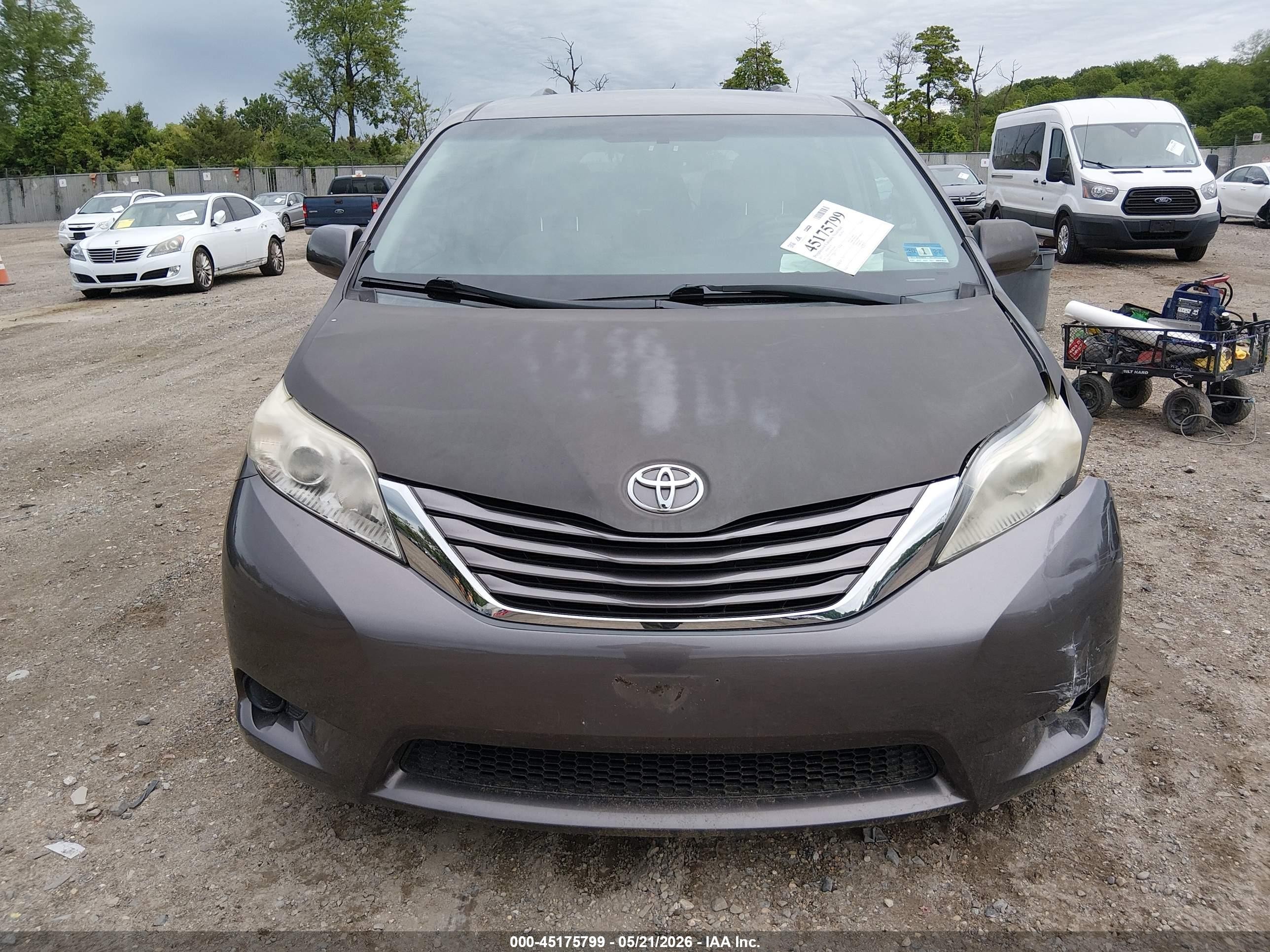 2015 Toyota Sienna Le 8 Passenger Gray vin: 5TDKK3DC0FS671943