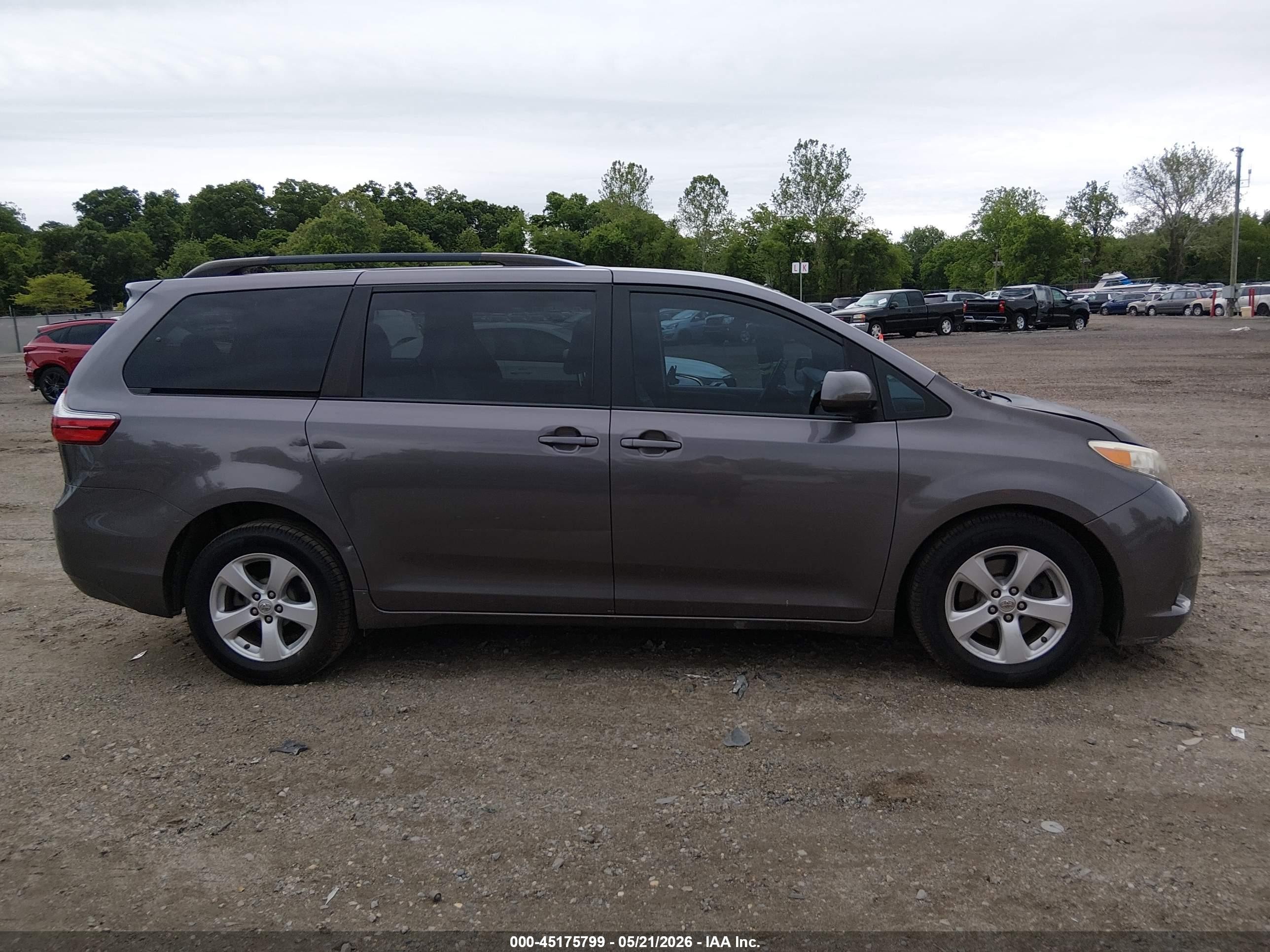 2015 Toyota Sienna Le 8 Passenger Gray vin: 5TDKK3DC0FS671943