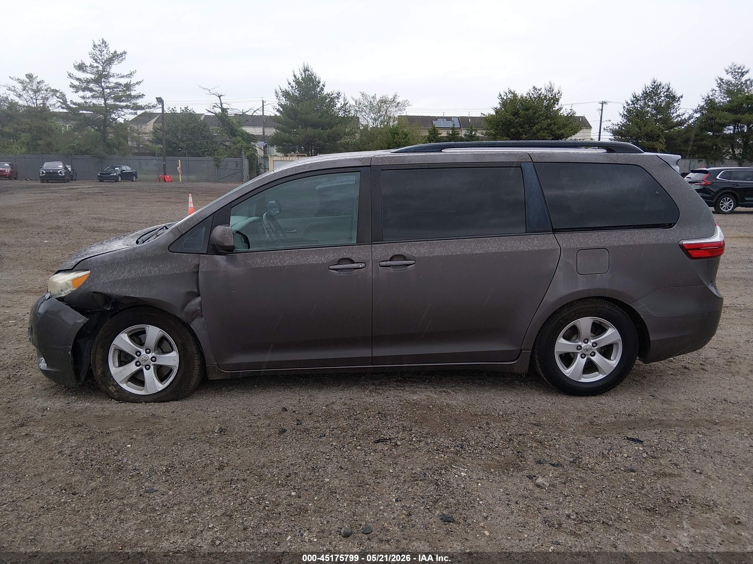 2015 Toyota Sienna Le 8 Passenger Gray vin: 5TDKK3DC0FS671943