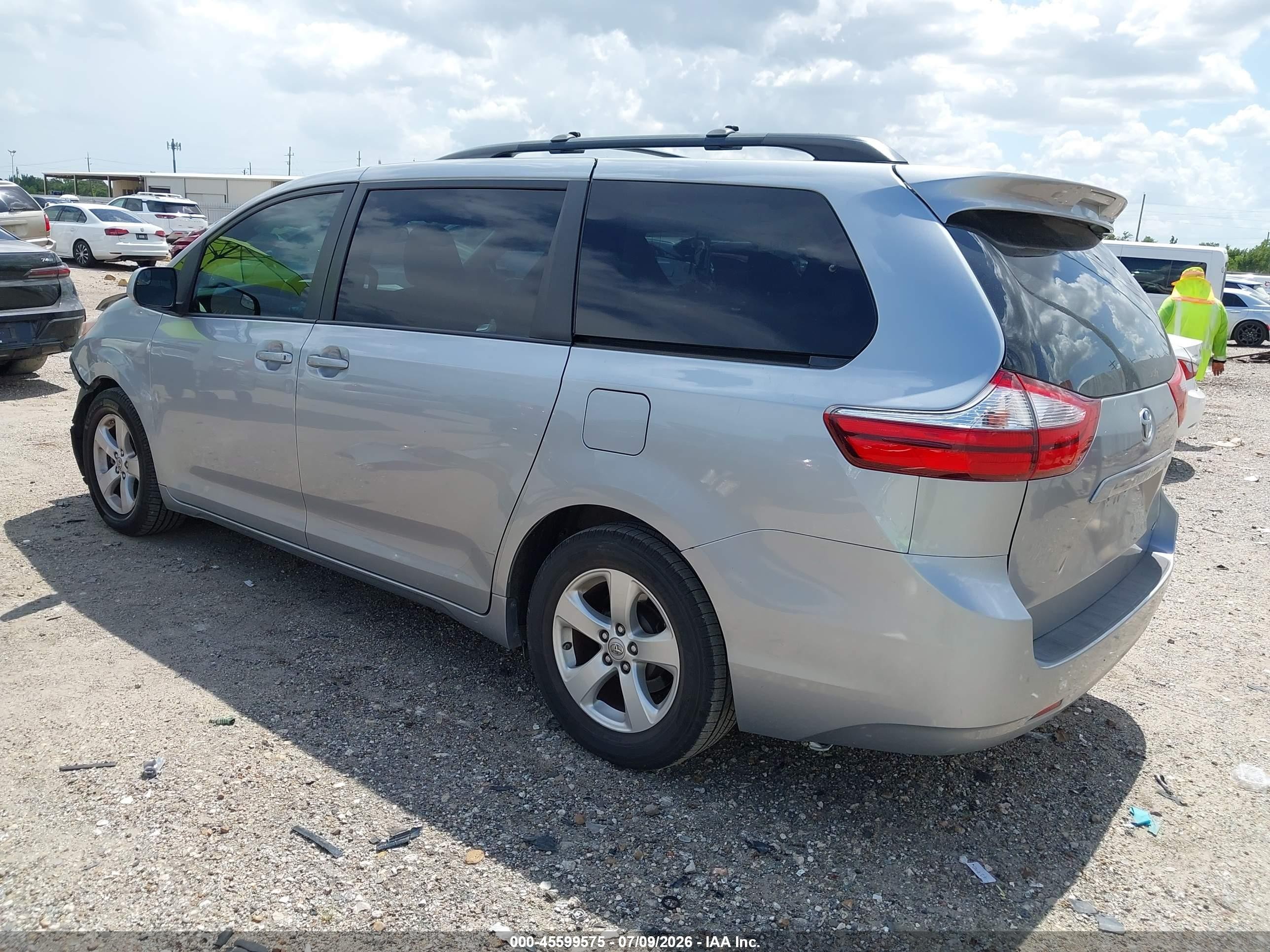 2015 Toyota Sienna Le 8 Passenger Silver vin: 5TDKK3DC0FS680755
