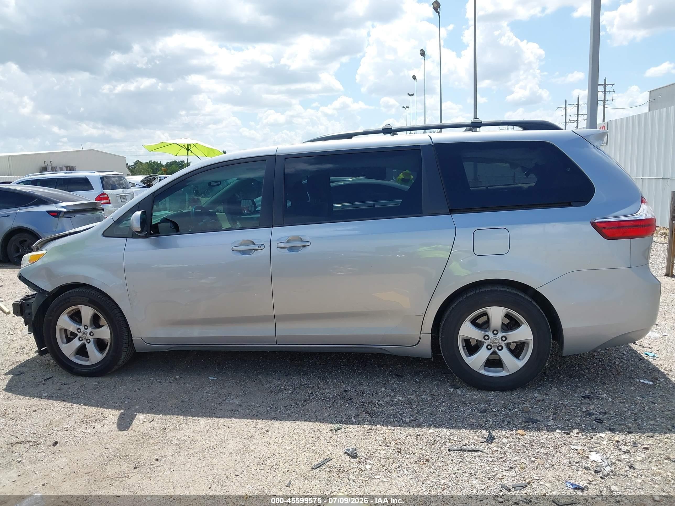 2015 Toyota Sienna Le 8 Passenger Silver vin: 5TDKK3DC0FS680755