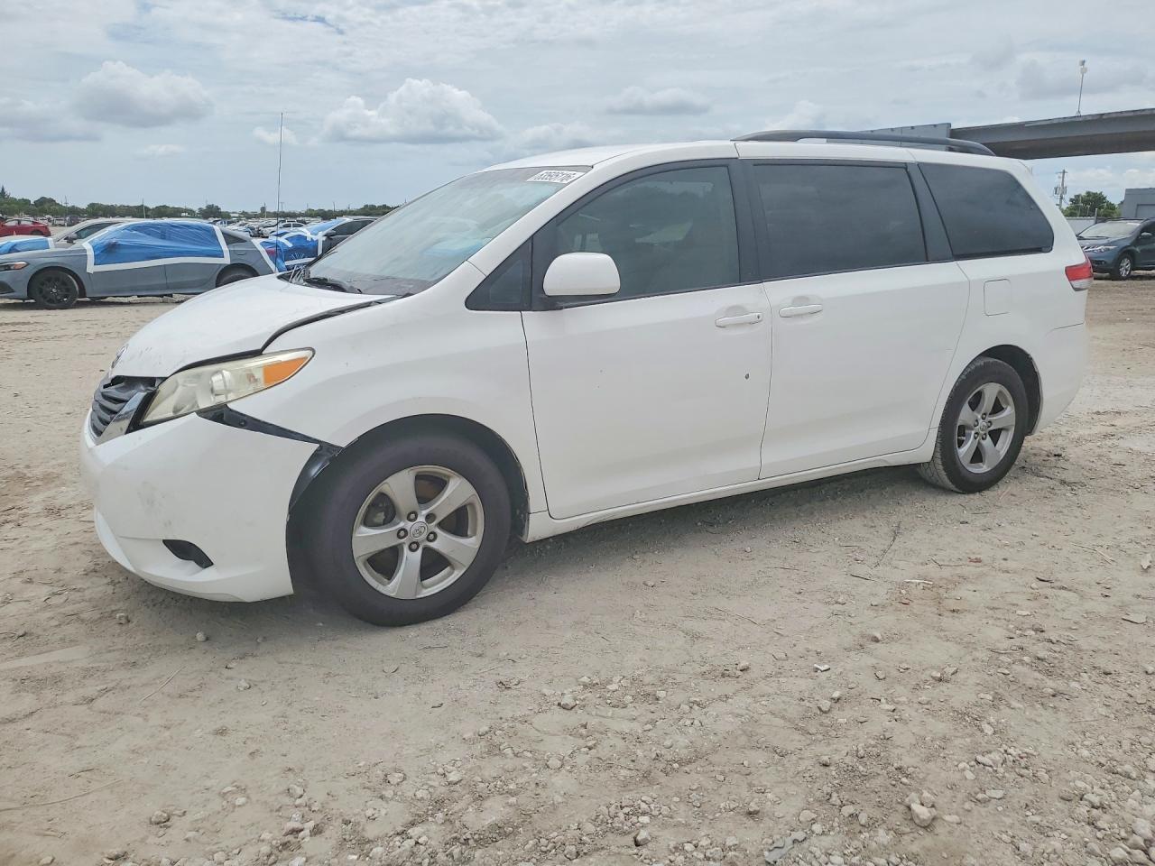 2011 Toyota Sienna Le Белый vin: 5TDKK3DC1BS004759
