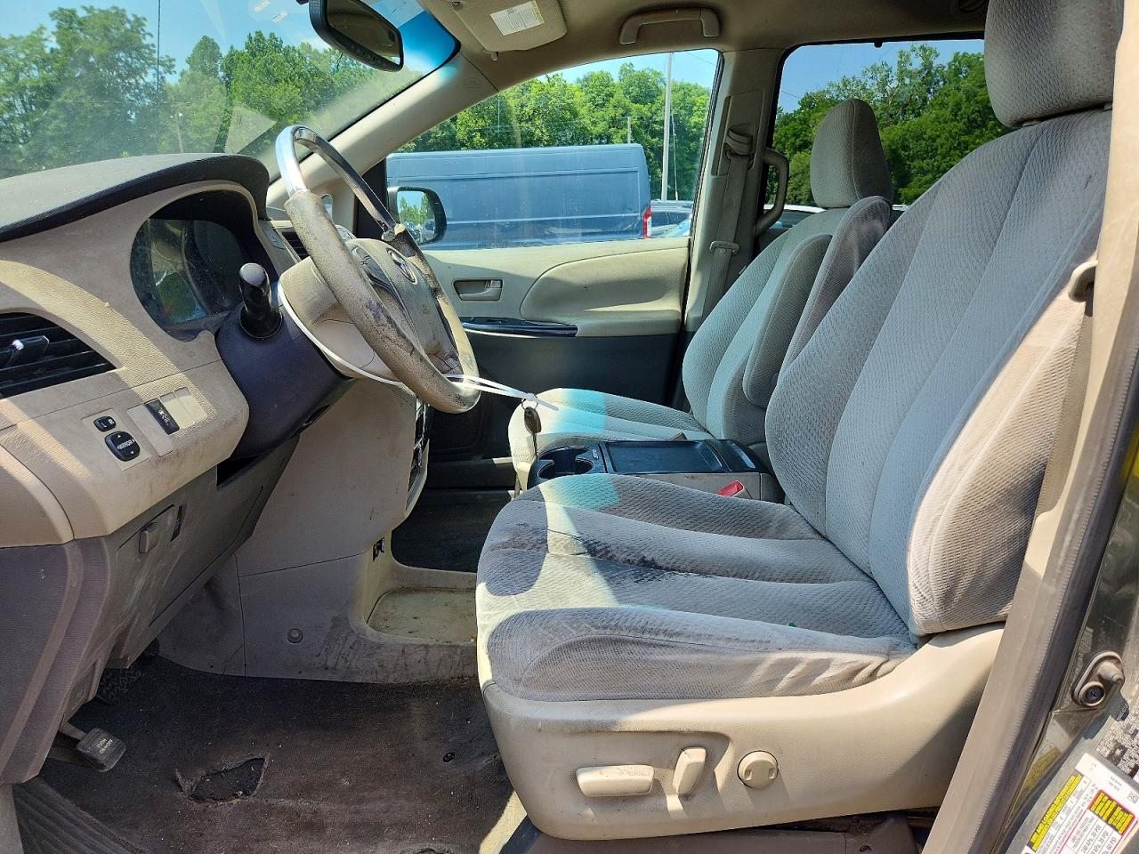 2011 Toyota Sienna Le Gray vin: 5TDKK3DC1BS009296
