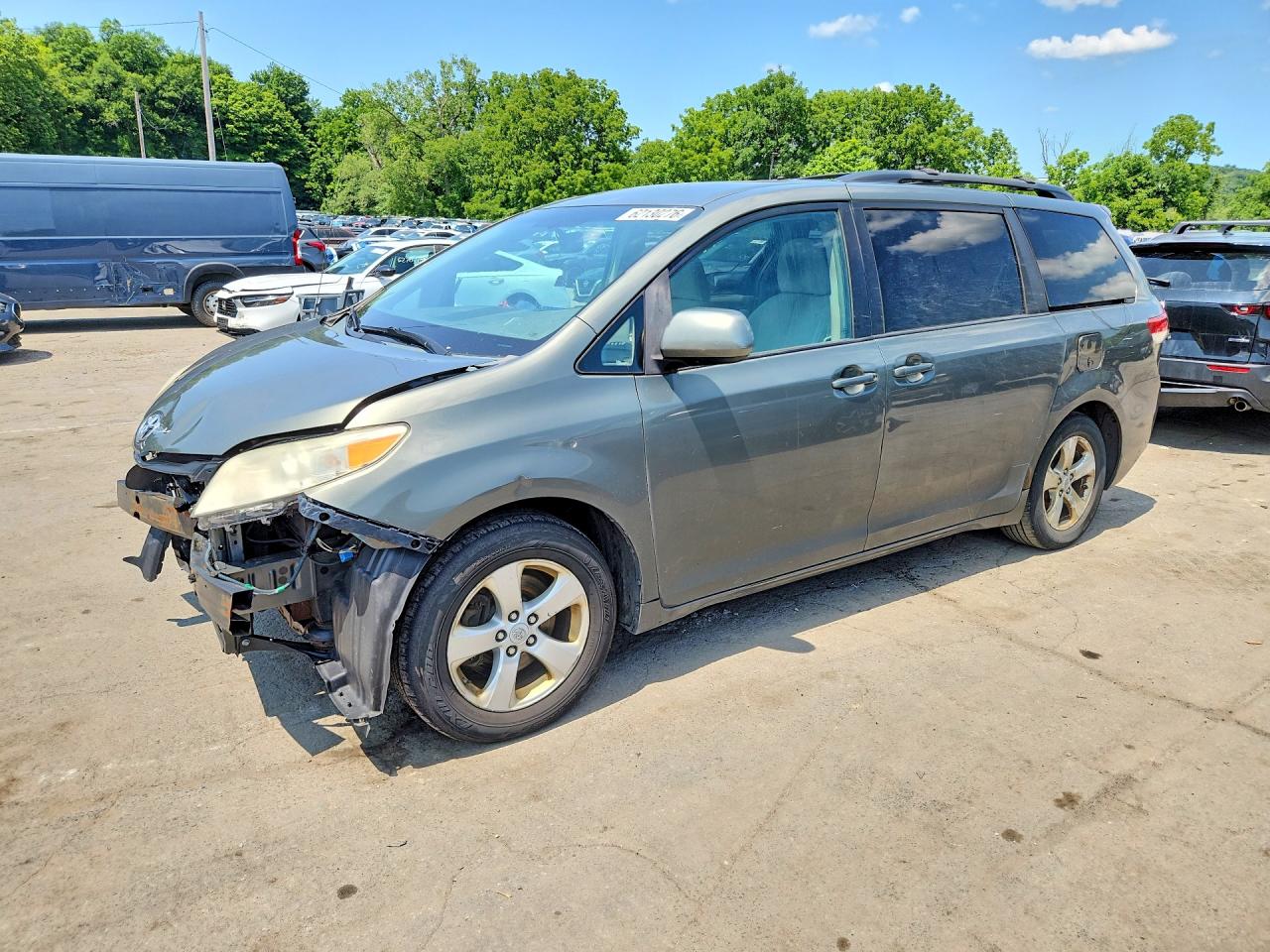 2011 Toyota Sienna Le Gray vin: 5TDKK3DC1BS009296