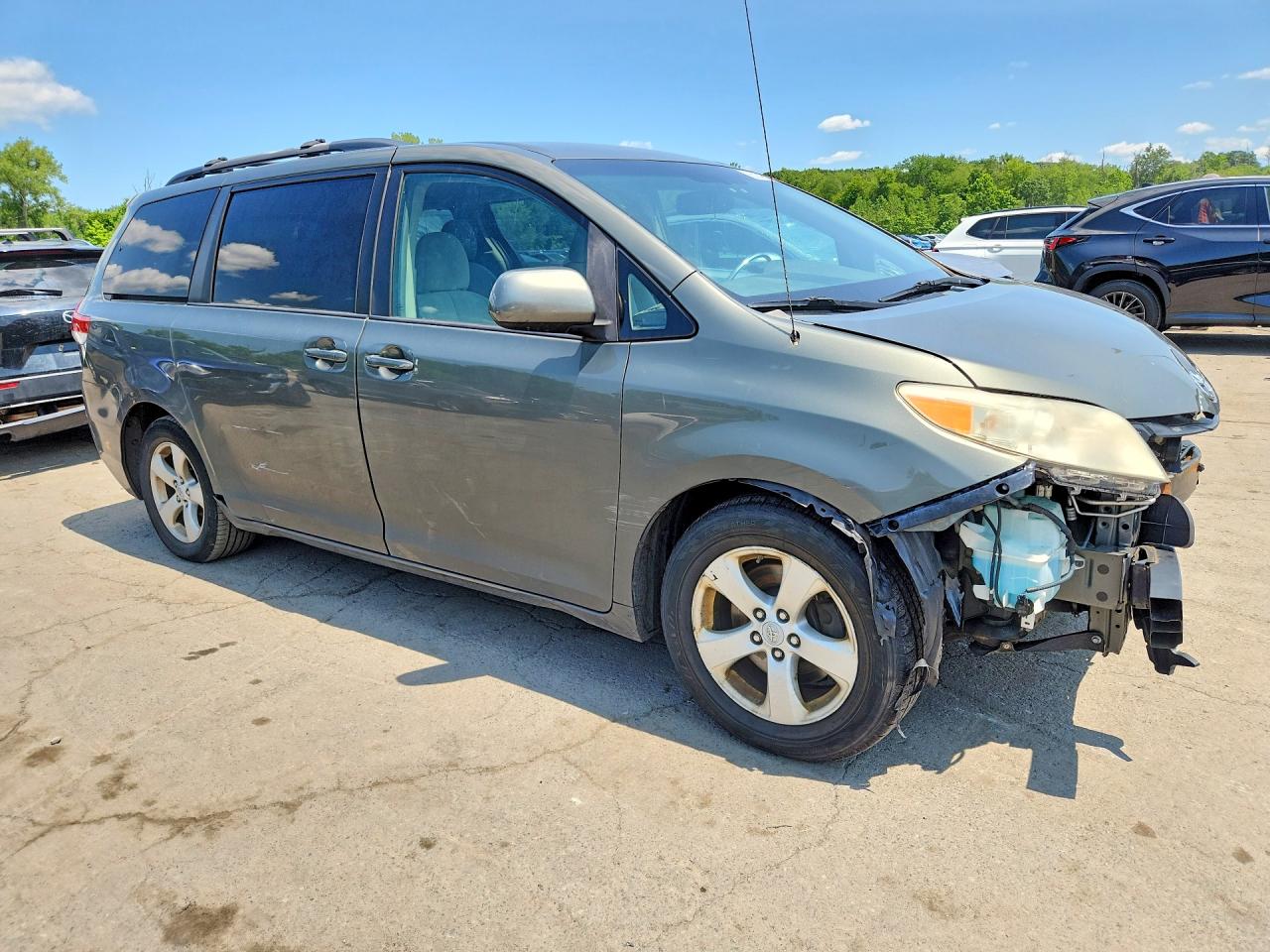2011 Toyota Sienna Le Gray vin: 5TDKK3DC1BS009296