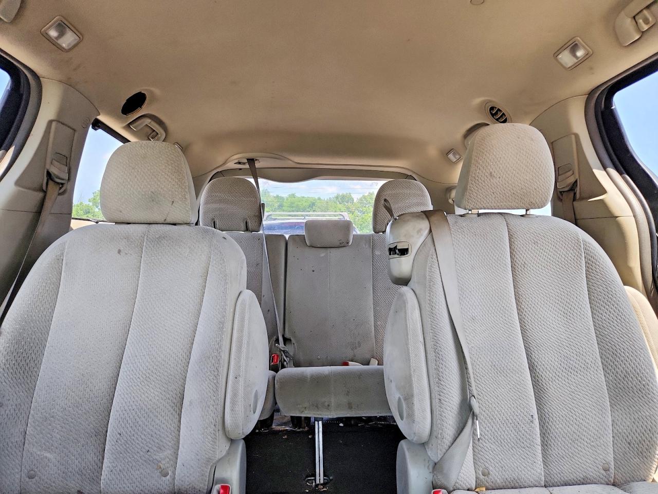 2011 Toyota Sienna Le Gray vin: 5TDKK3DC1BS009296