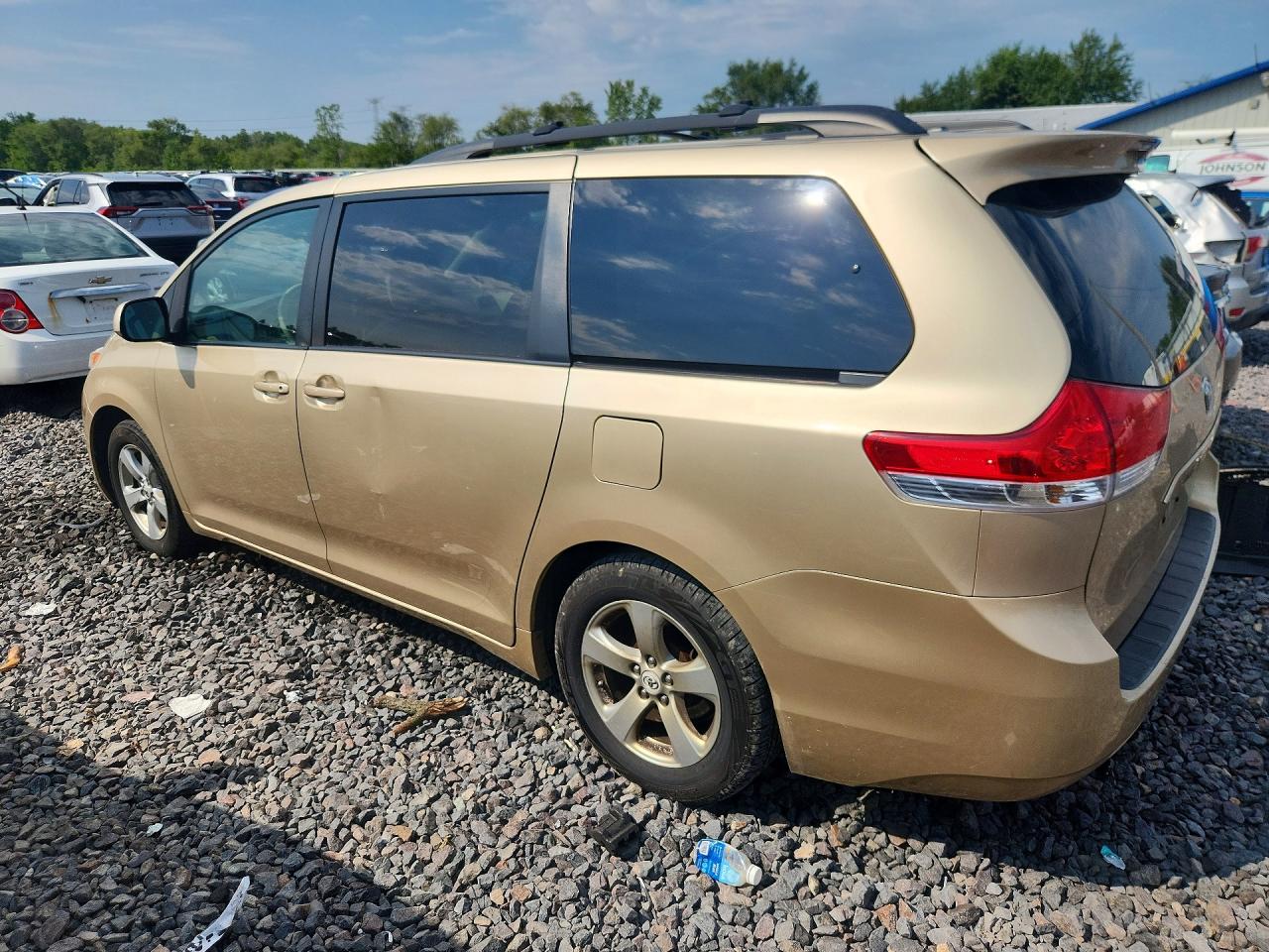 2011 Toyota Sienna Beige vin: 5TDKK3DC1BS022923