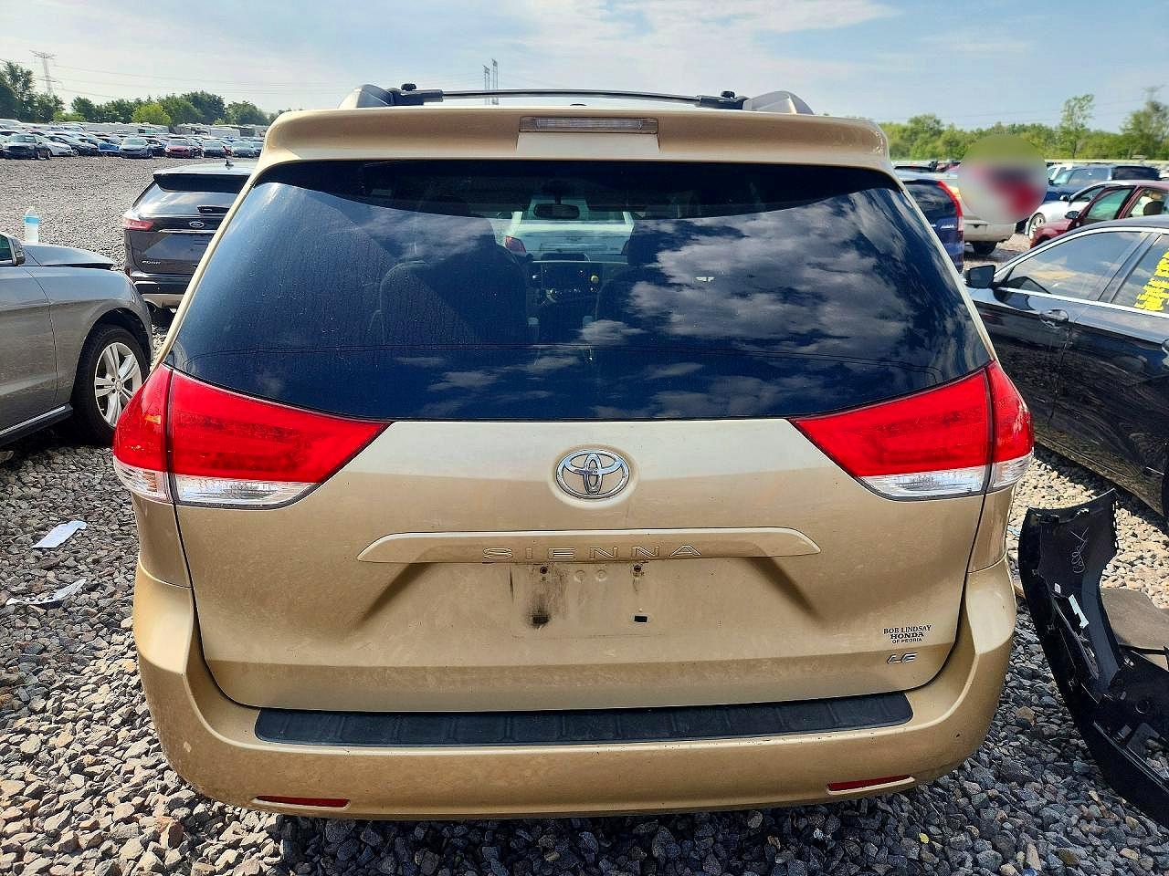 2011 Toyota Sienna Beige vin: 5TDKK3DC1BS022923