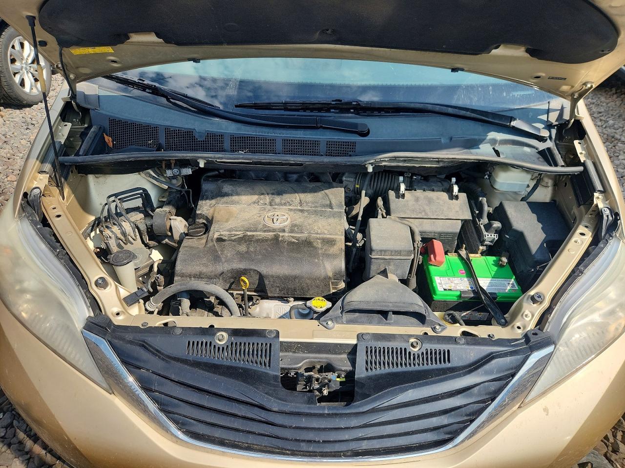 2011 Toyota Sienna Beige vin: 5TDKK3DC1BS022923