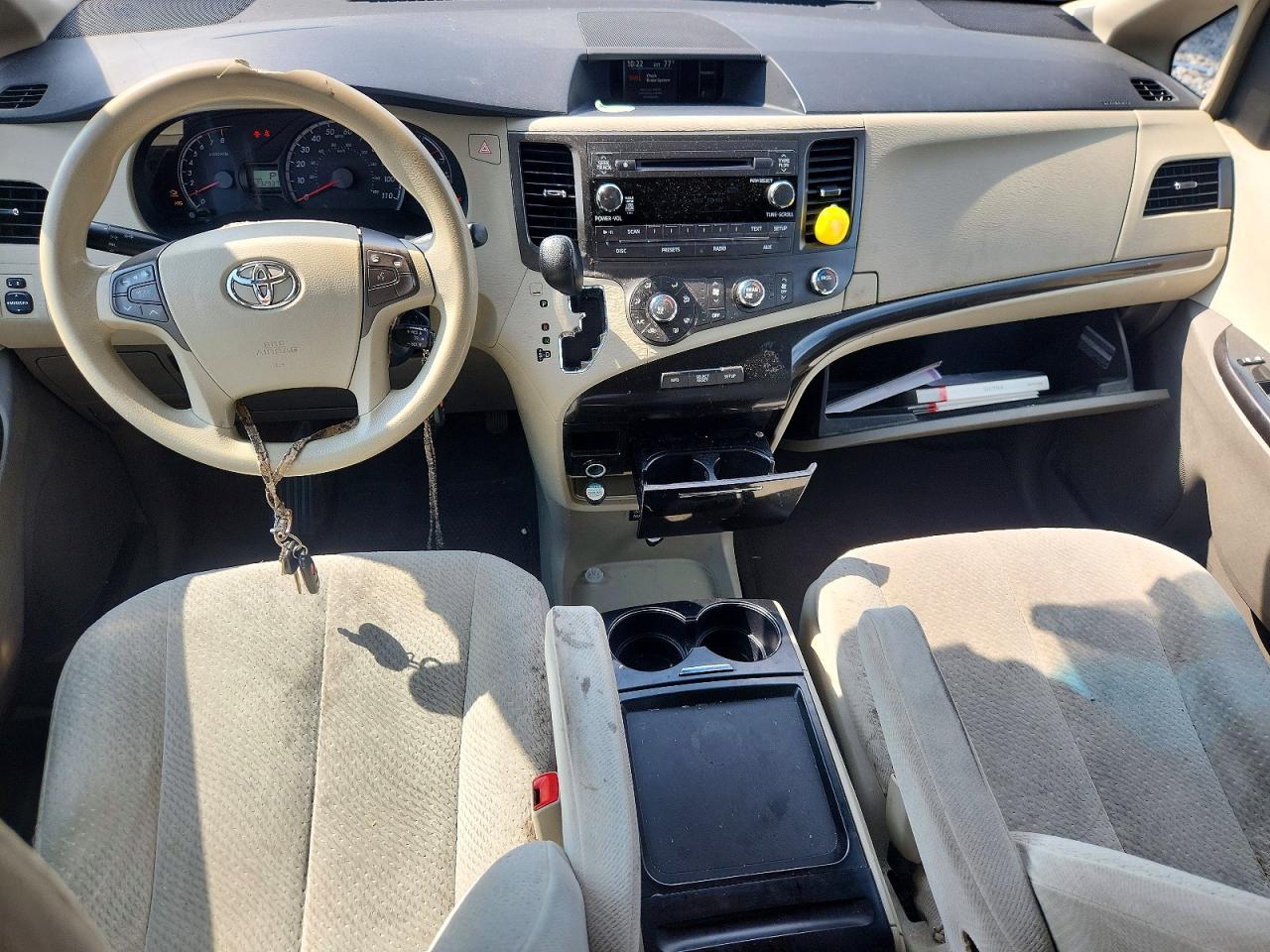 2011 Toyota Sienna Beige vin: 5TDKK3DC1BS022923