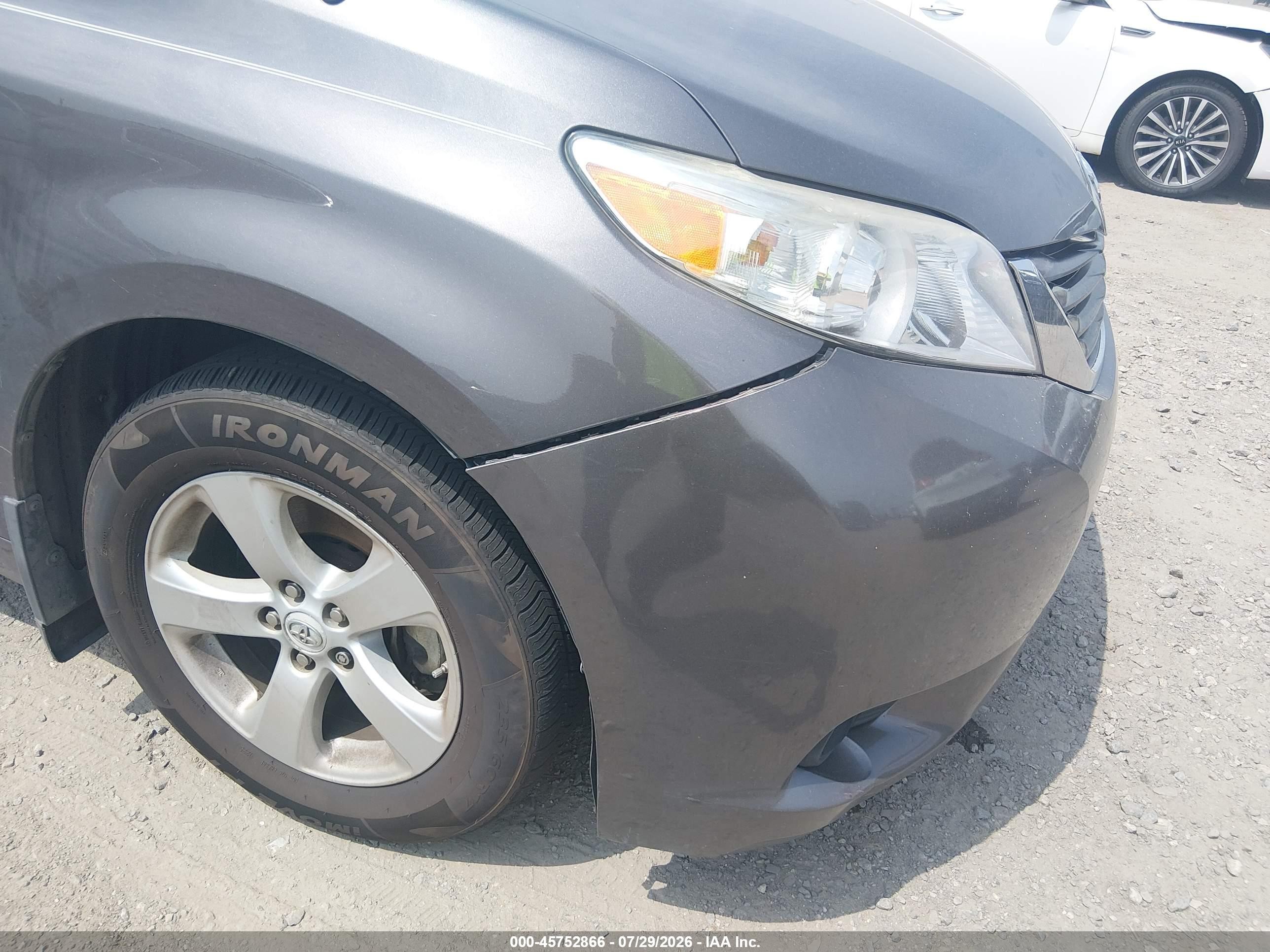 2011 Toyota Sienna Le V6 Gray vin: 5TDKK3DC1BS030066