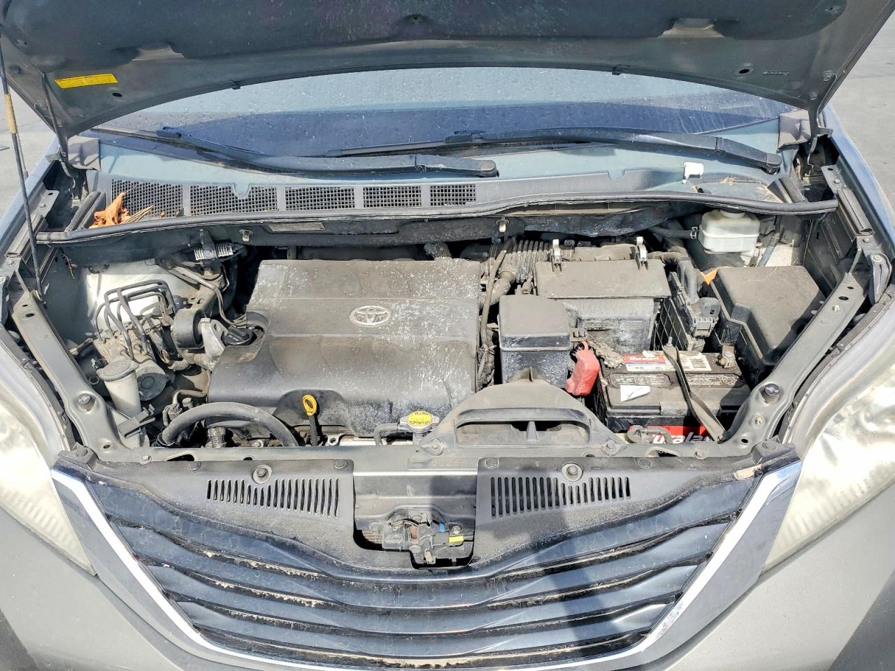 2011 Toyota Sienna Le Gray vin: 5TDKK3DC1BS042556