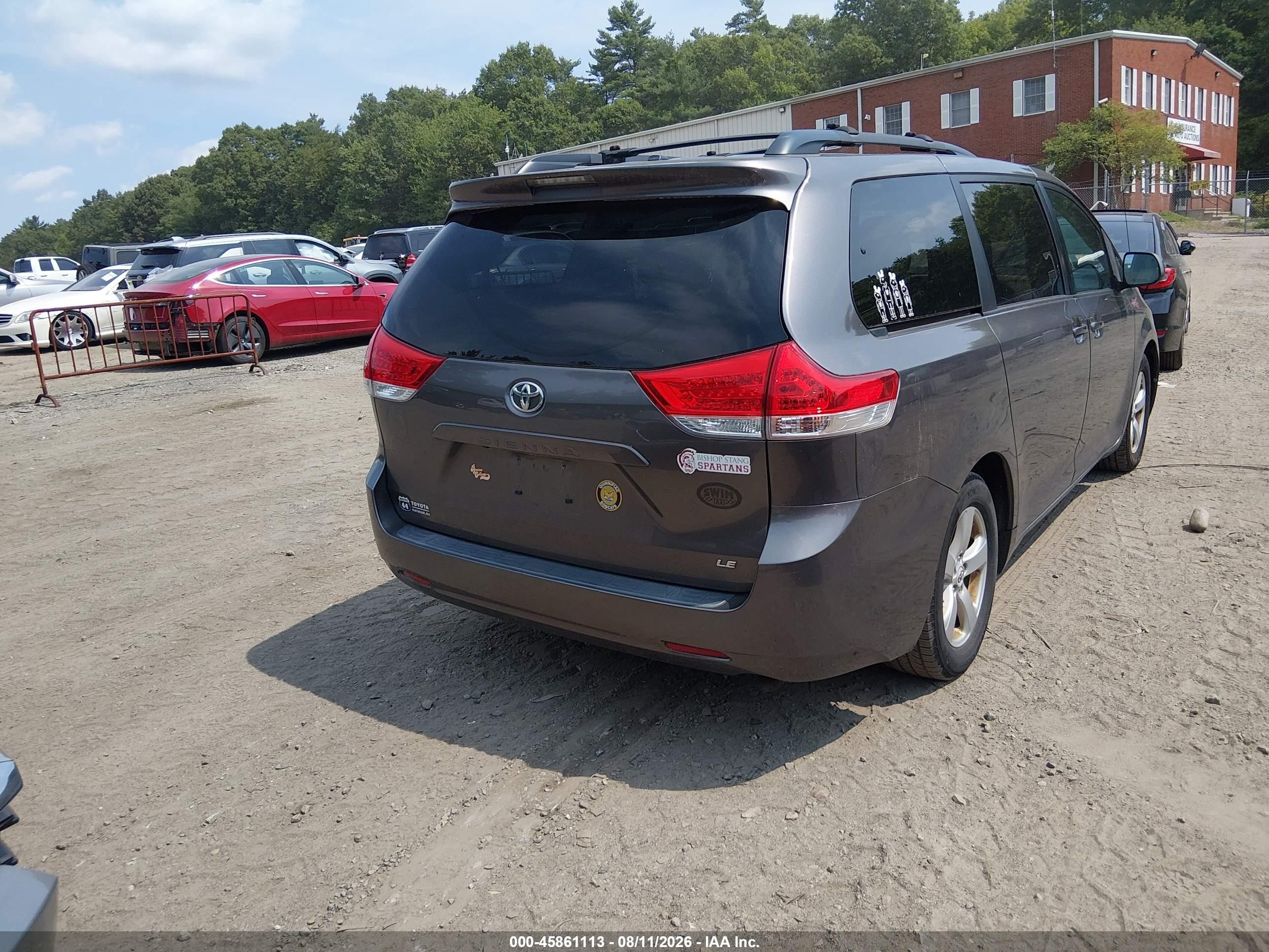2011 Toyota Sienna Le V6 Серый vin: 5TDKK3DC1BS042928