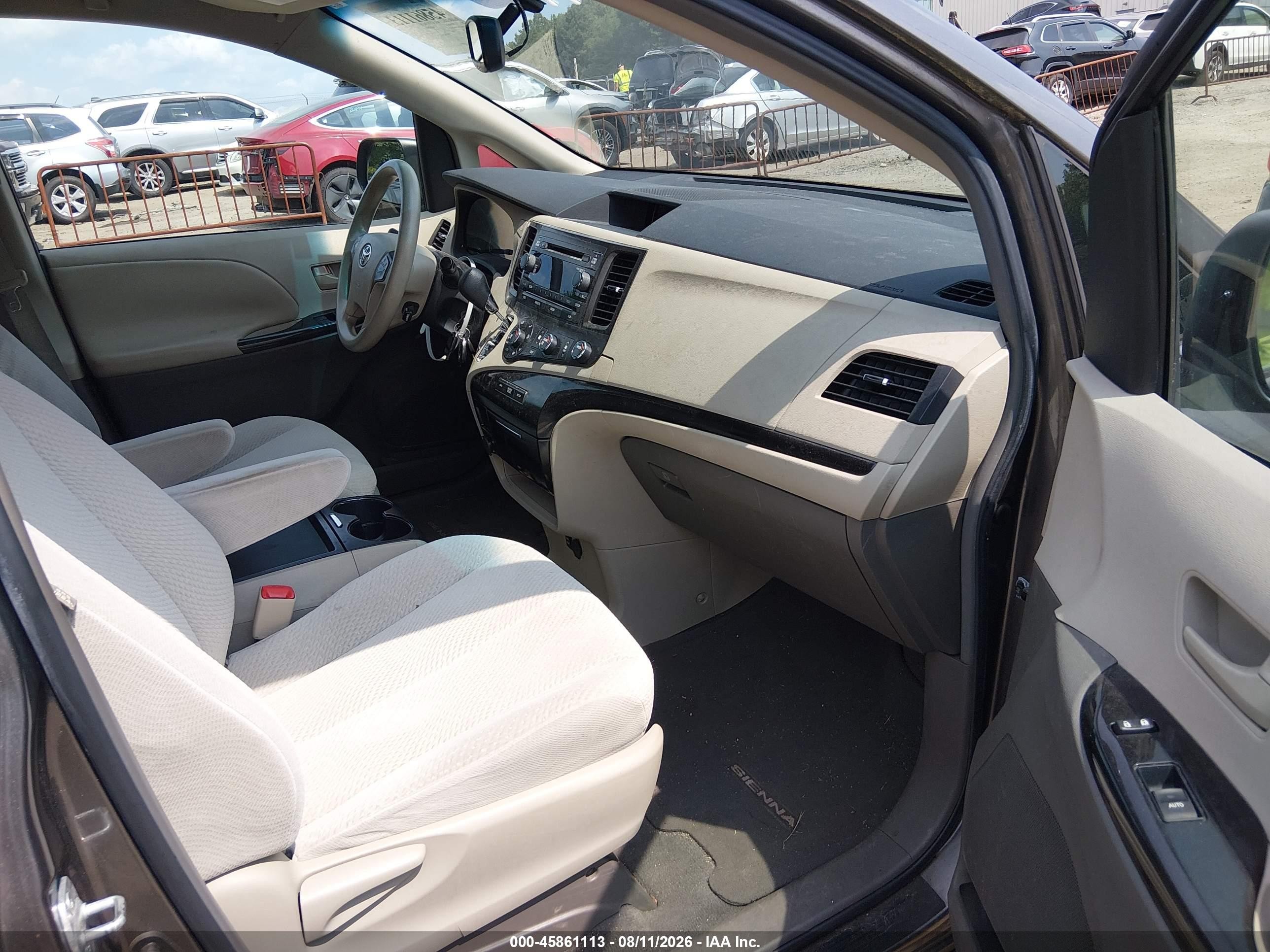 2011 Toyota Sienna Le V6 Серый vin: 5TDKK3DC1BS042928
