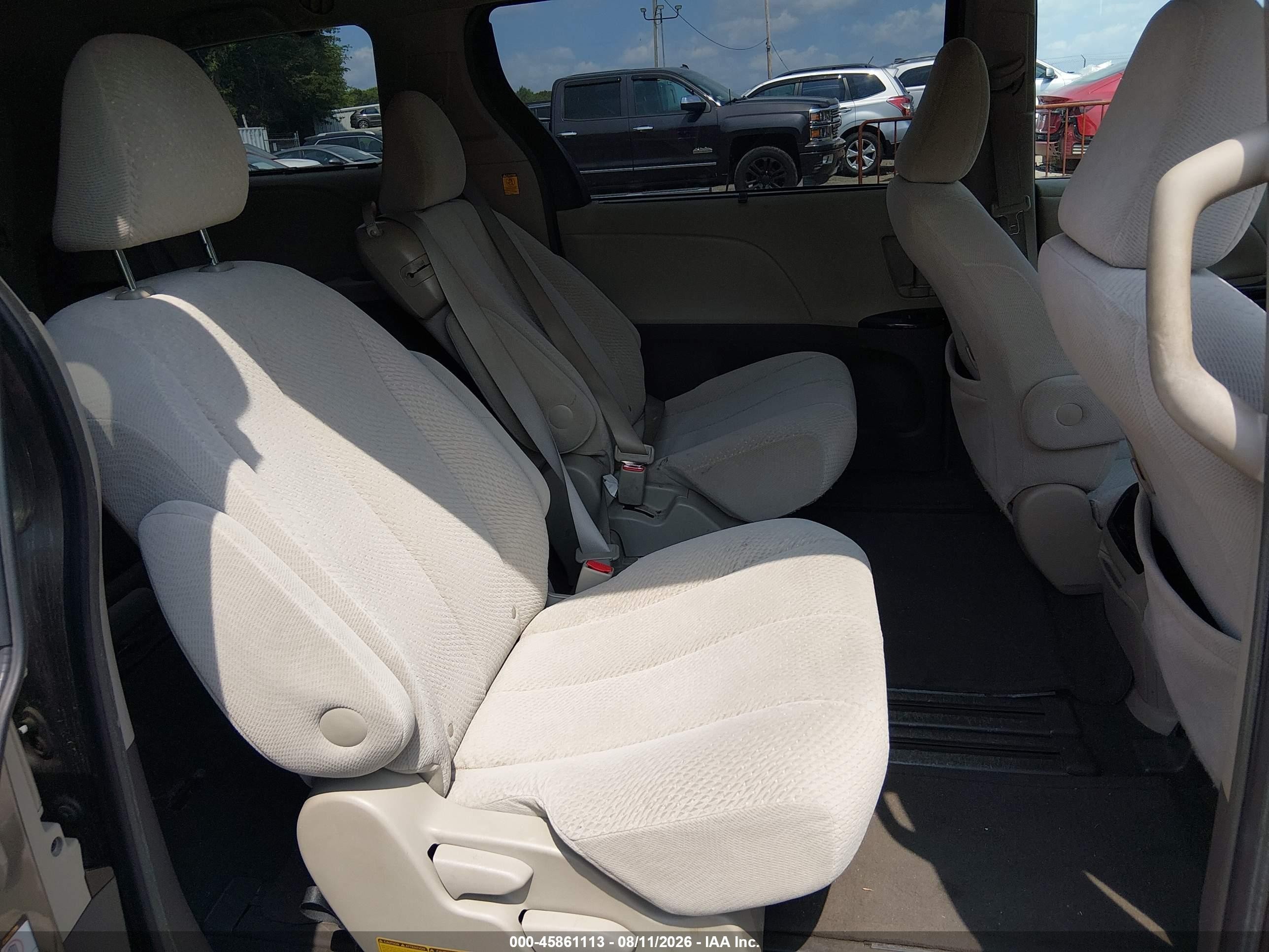 2011 Toyota Sienna Le V6 Серый vin: 5TDKK3DC1BS042928