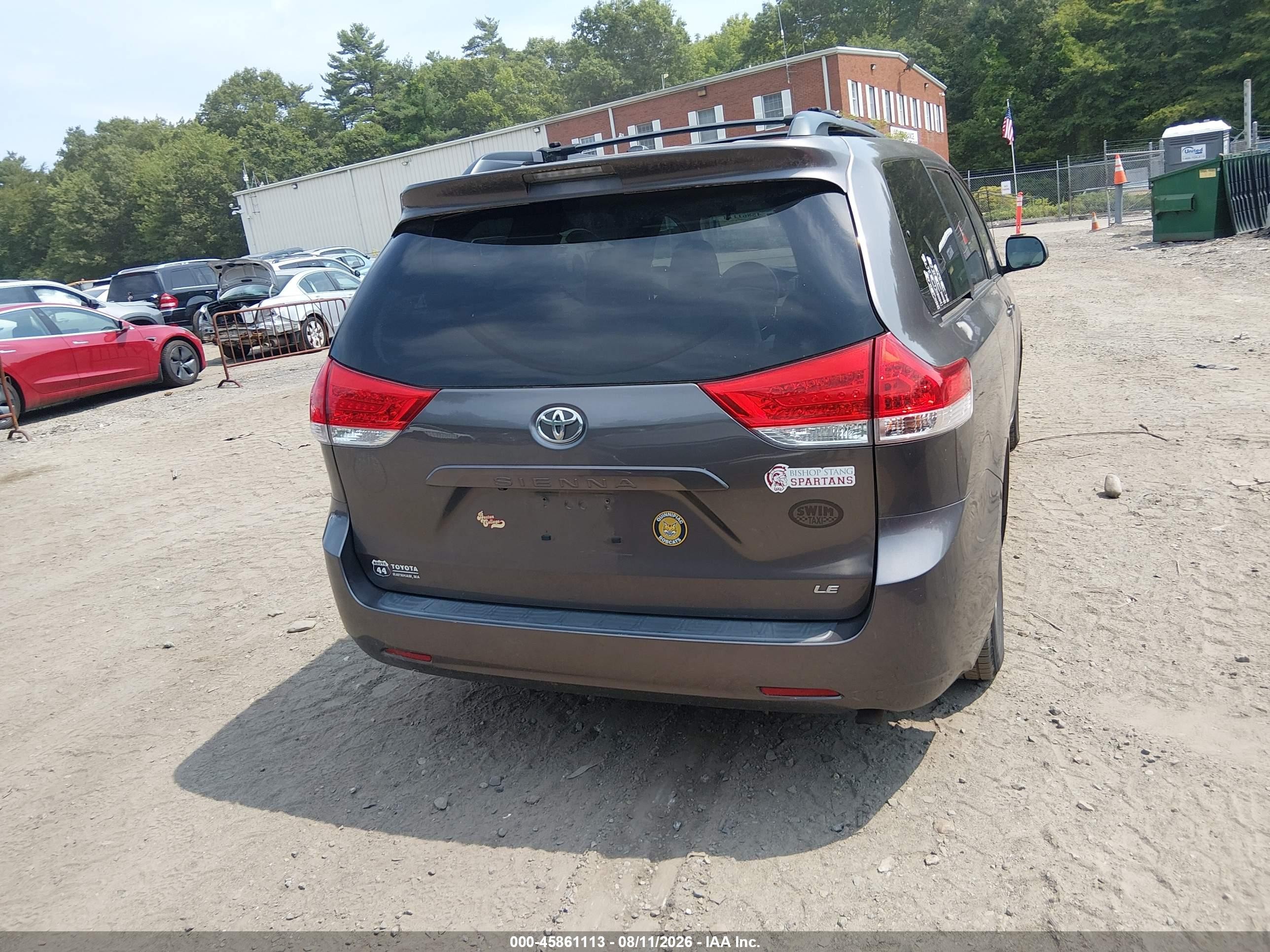 2011 Toyota Sienna Le V6 Серый vin: 5TDKK3DC1BS042928