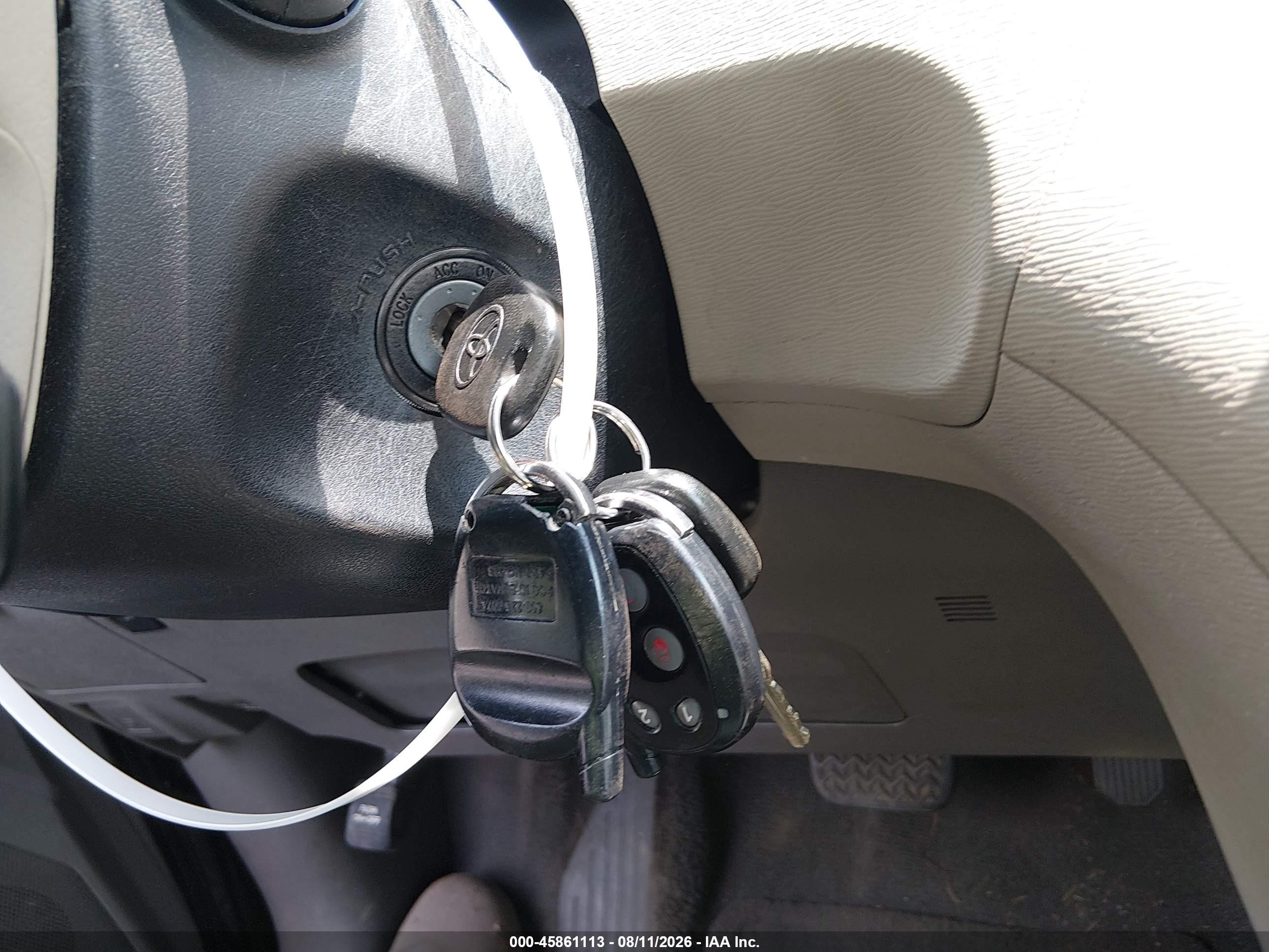 2011 Toyota Sienna Le V6 Серый vin: 5TDKK3DC1BS042928