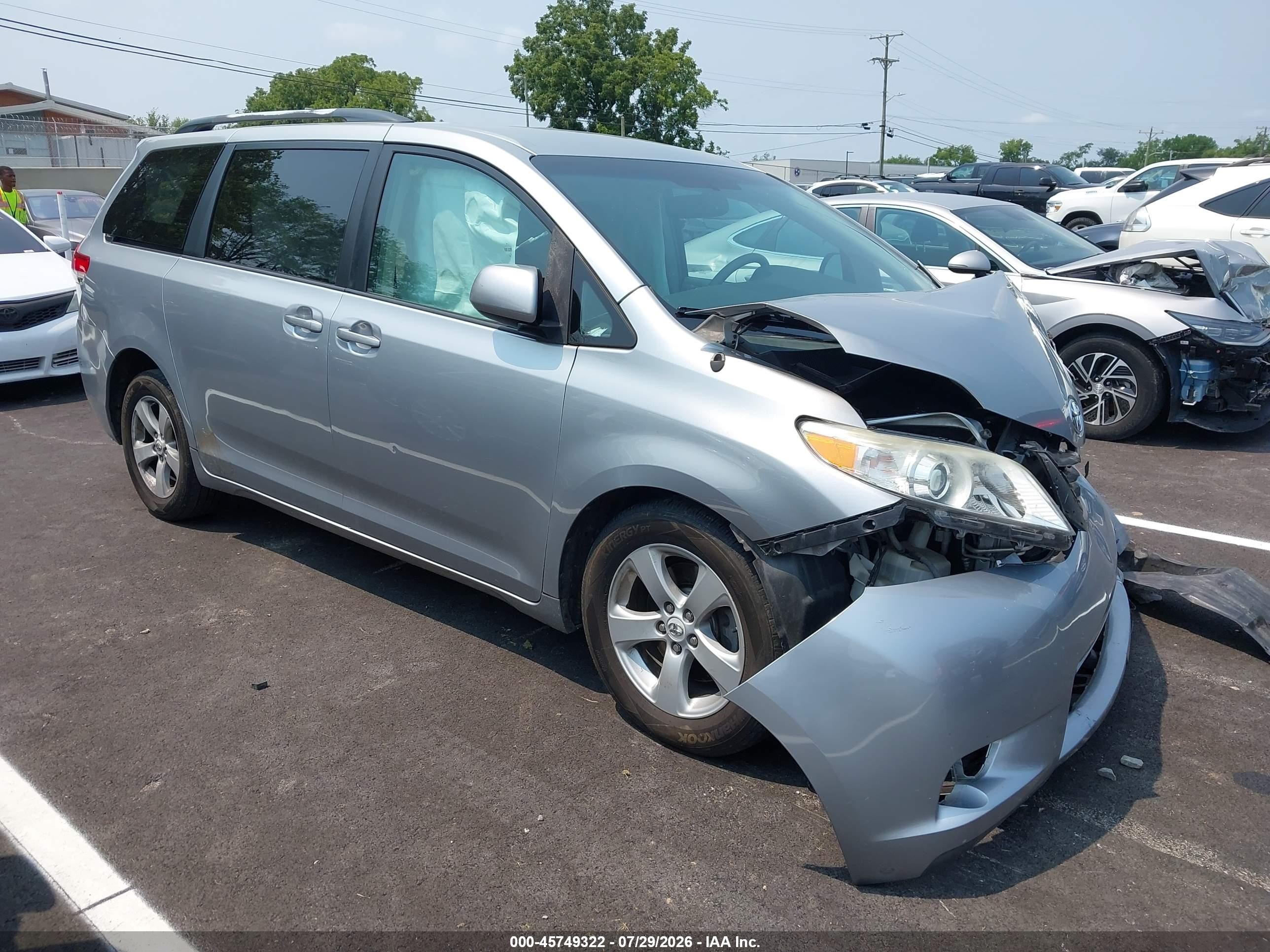 2011 Toyota Sienna Le V6 Silver vin: 5TDKK3DC1BS047272