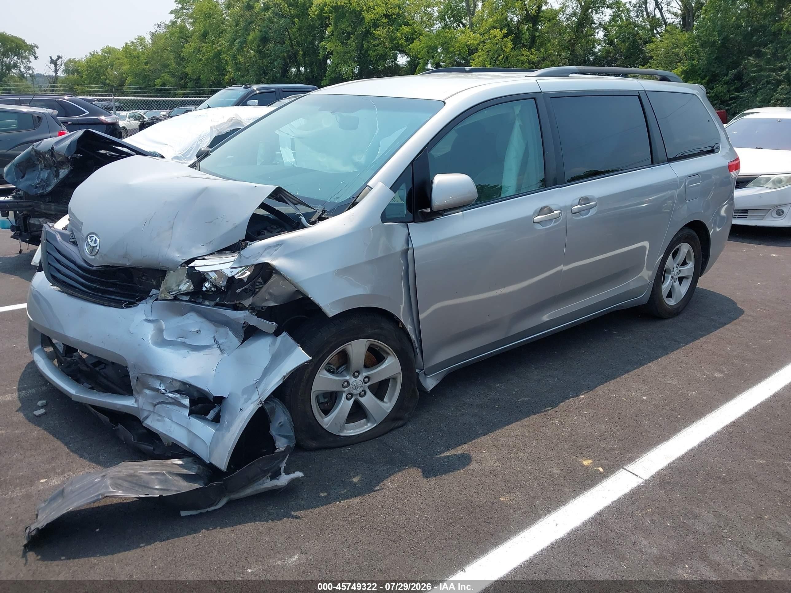 2011 Toyota Sienna Le V6 Silver vin: 5TDKK3DC1BS047272