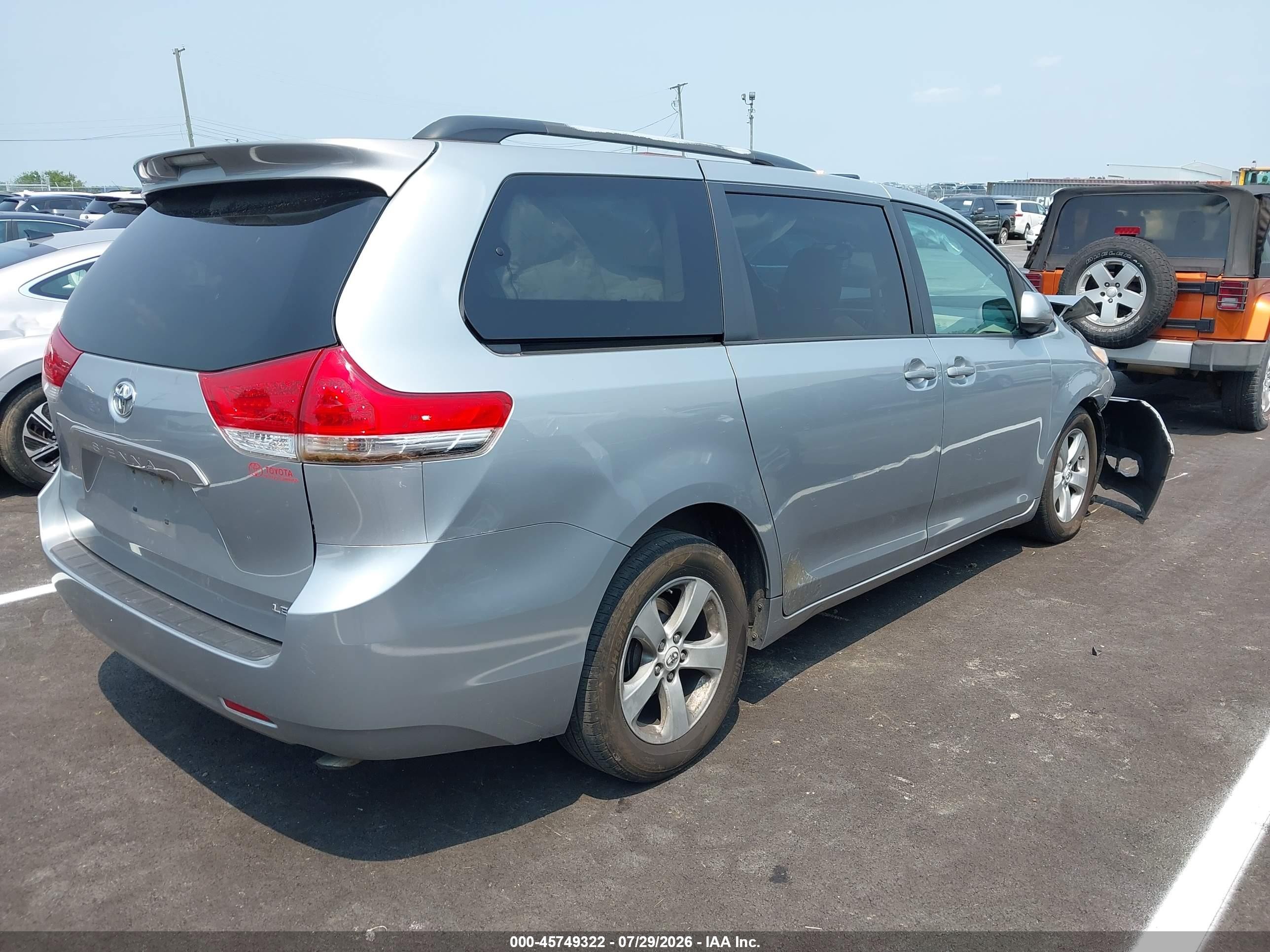 2011 Toyota Sienna Le V6 Silver vin: 5TDKK3DC1BS047272