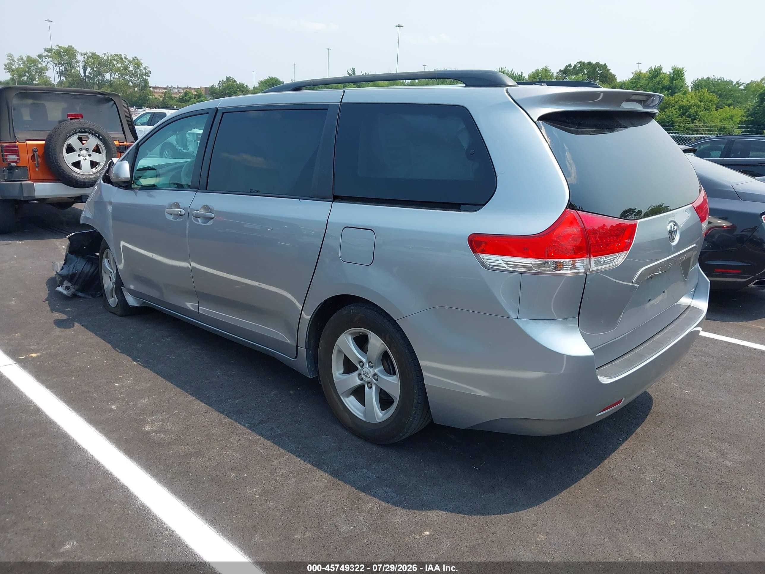 2011 Toyota Sienna Le V6 Silver vin: 5TDKK3DC1BS047272