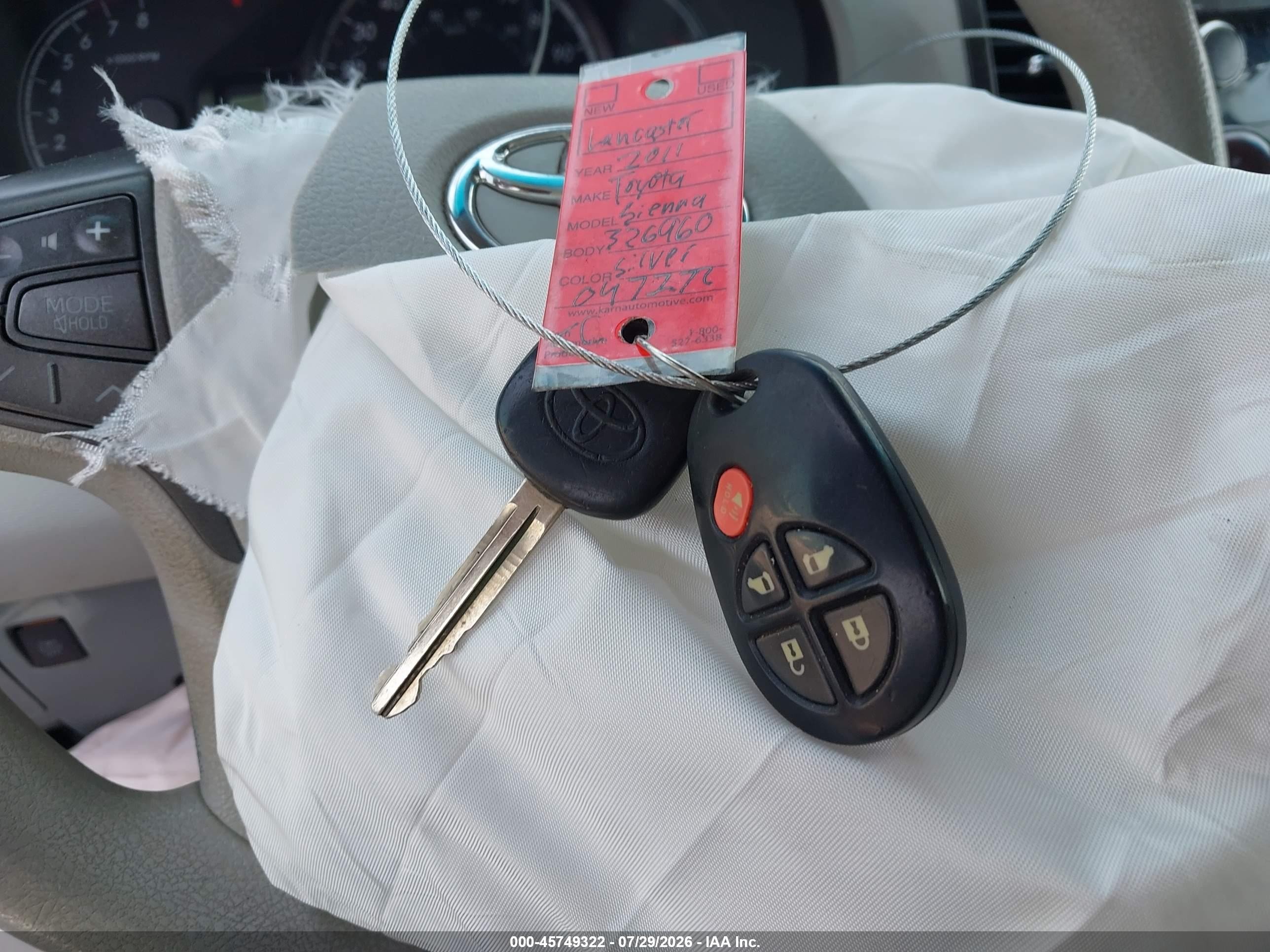 2011 Toyota Sienna Le V6 Silver vin: 5TDKK3DC1BS047272