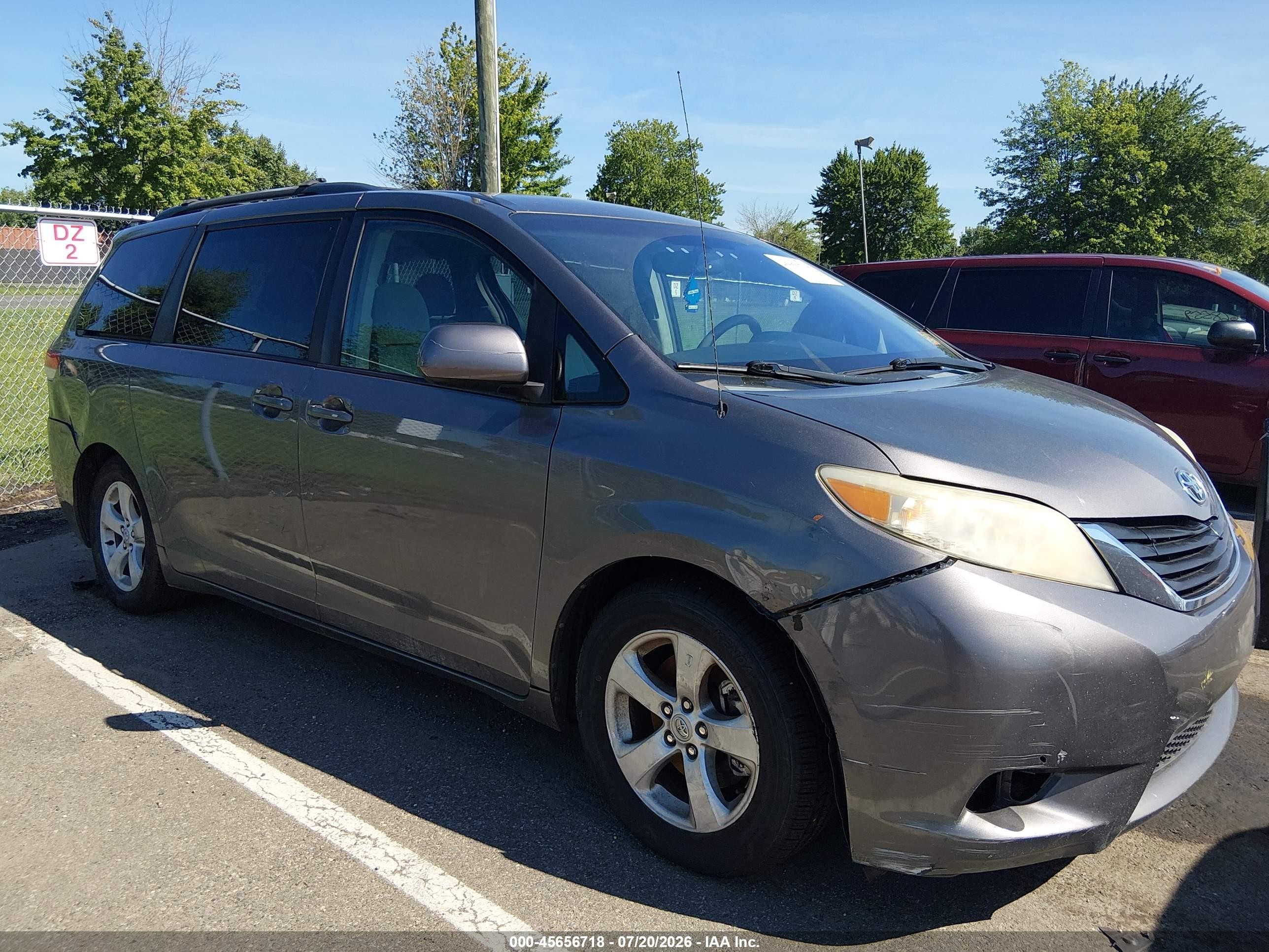 2011 Toyota Sienna Le V6 Gray vin: 5TDKK3DC1BS048924