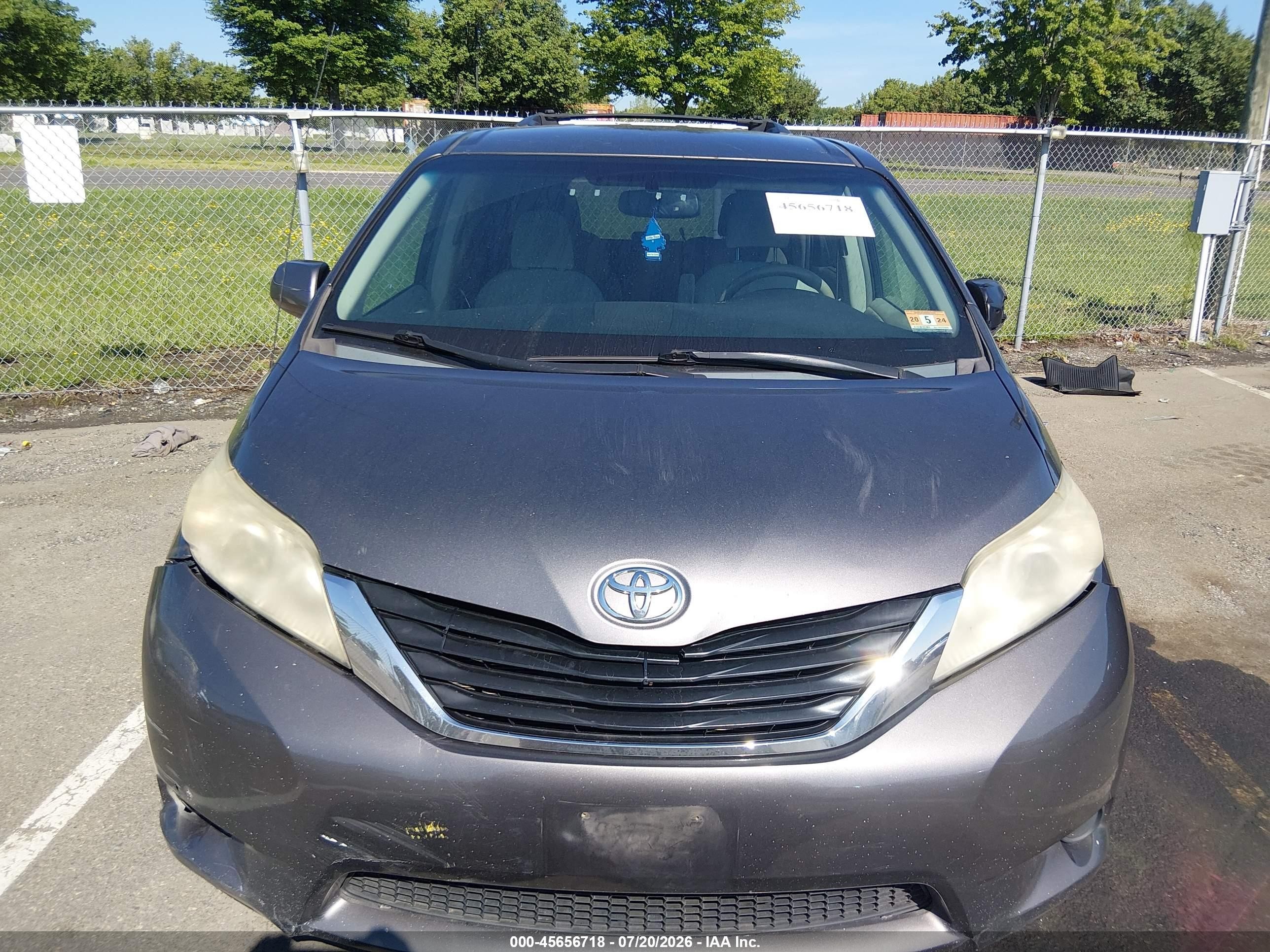 2011 Toyota Sienna Le V6 Gray vin: 5TDKK3DC1BS048924