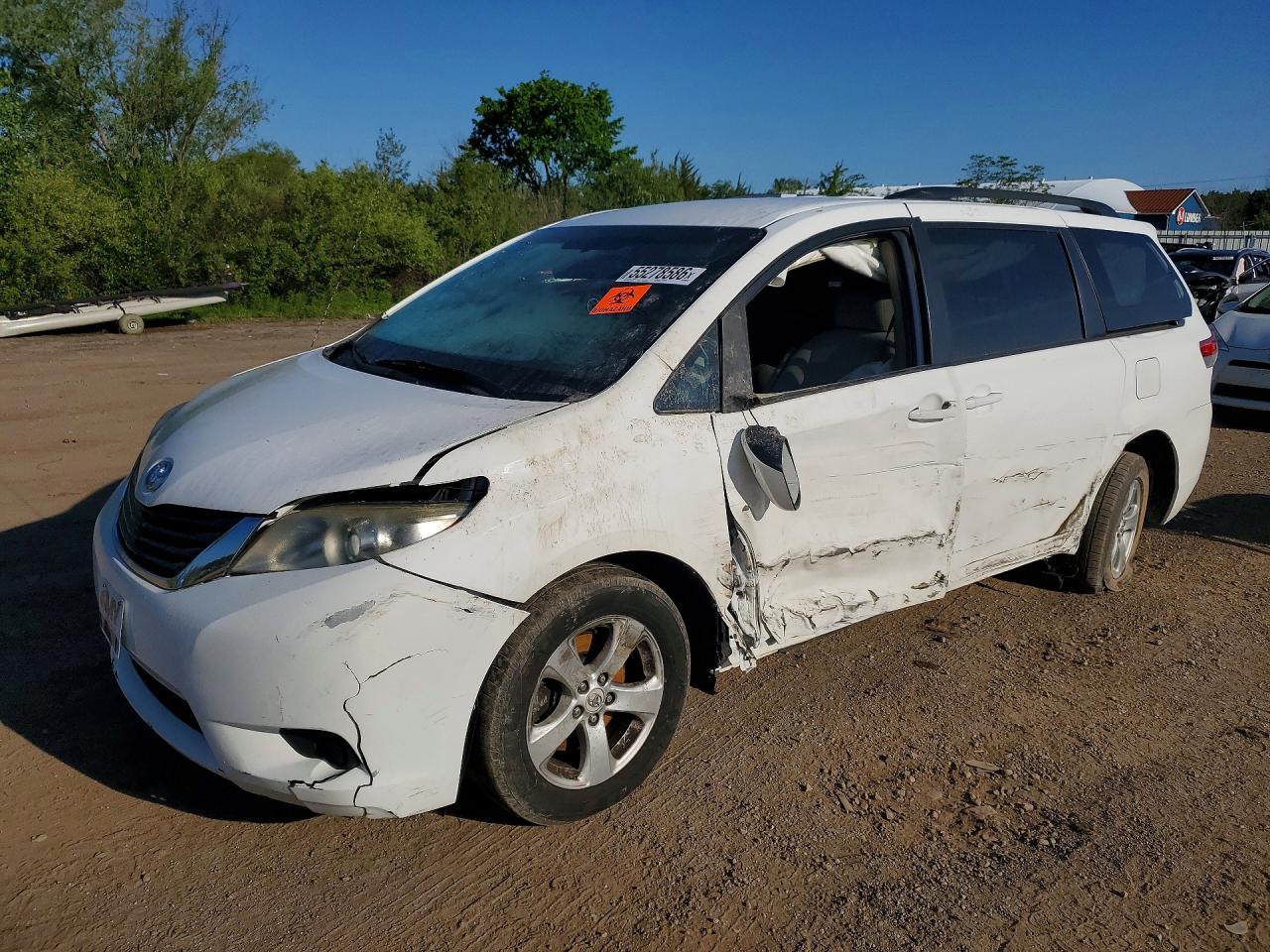 2011 Toyota Sienna Le White vin: 5TDKK3DC1BS050480