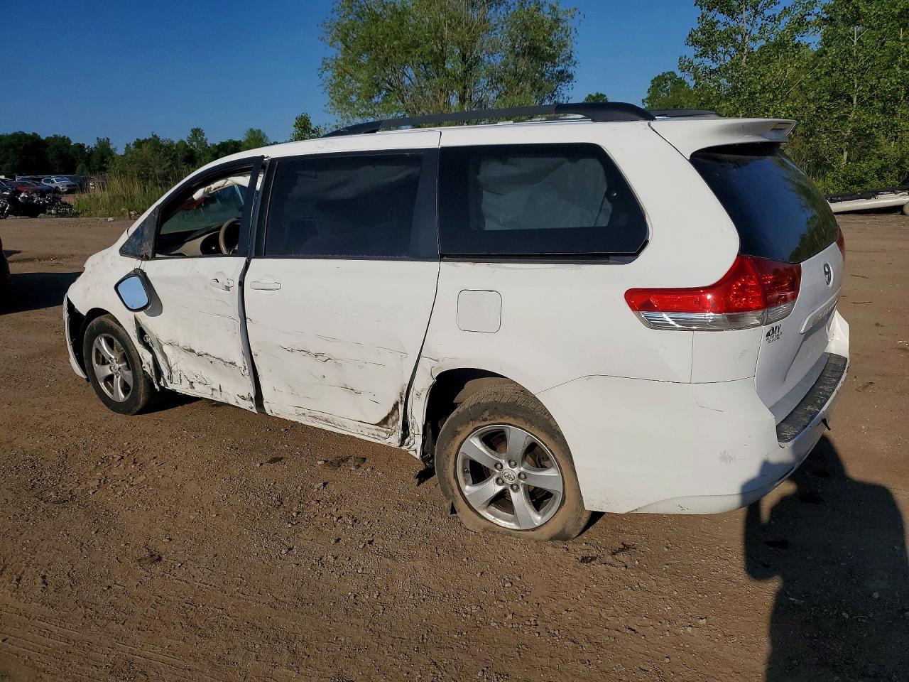 2011 Toyota Sienna Le White vin: 5TDKK3DC1BS050480