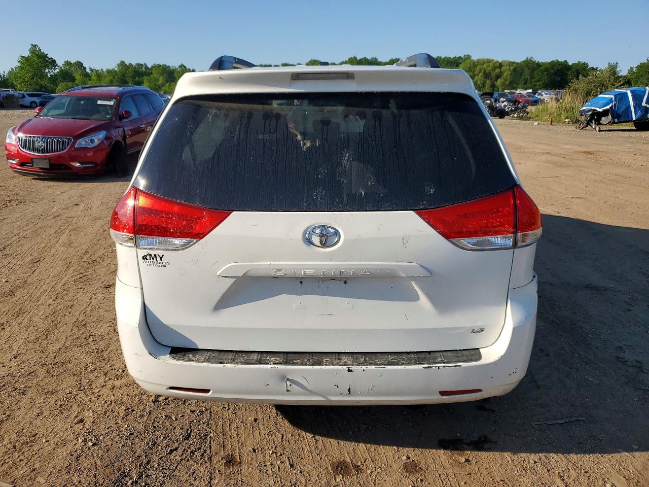 2011 Toyota Sienna Le White vin: 5TDKK3DC1BS050480