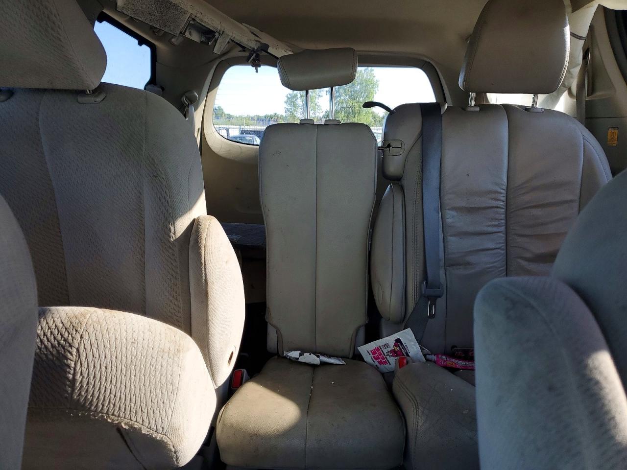 2011 Toyota Sienna Le White vin: 5TDKK3DC1BS050480