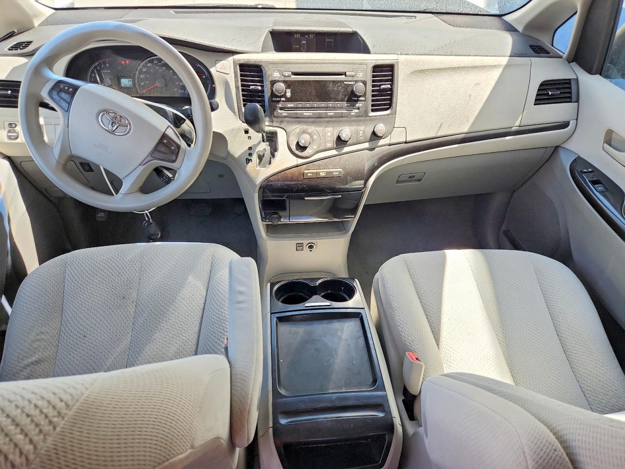 2011 Toyota Sienna Le Белый vin: 5TDKK3DC1BS065058
