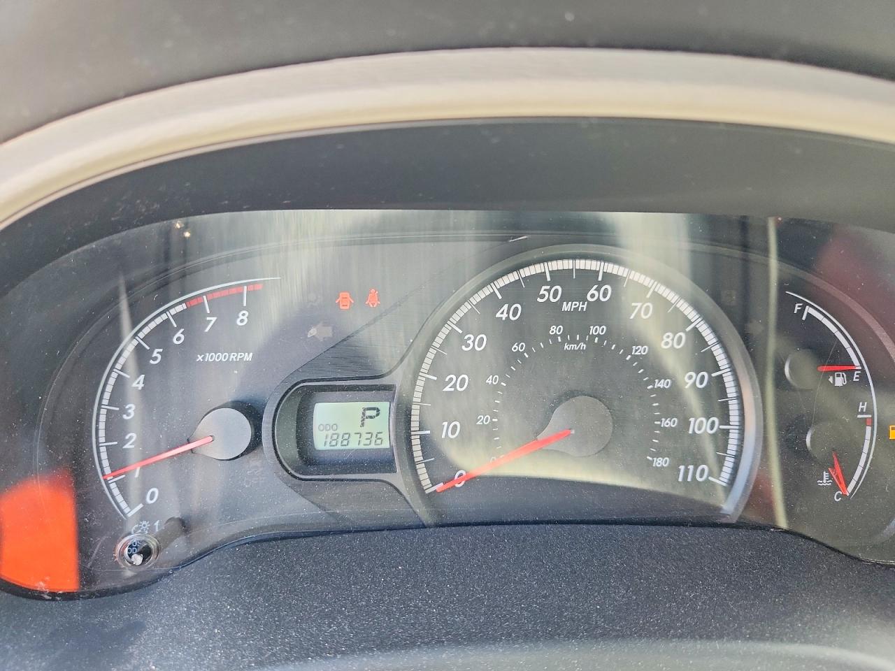 2011 Toyota Sienna Le Белый vin: 5TDKK3DC1BS065058