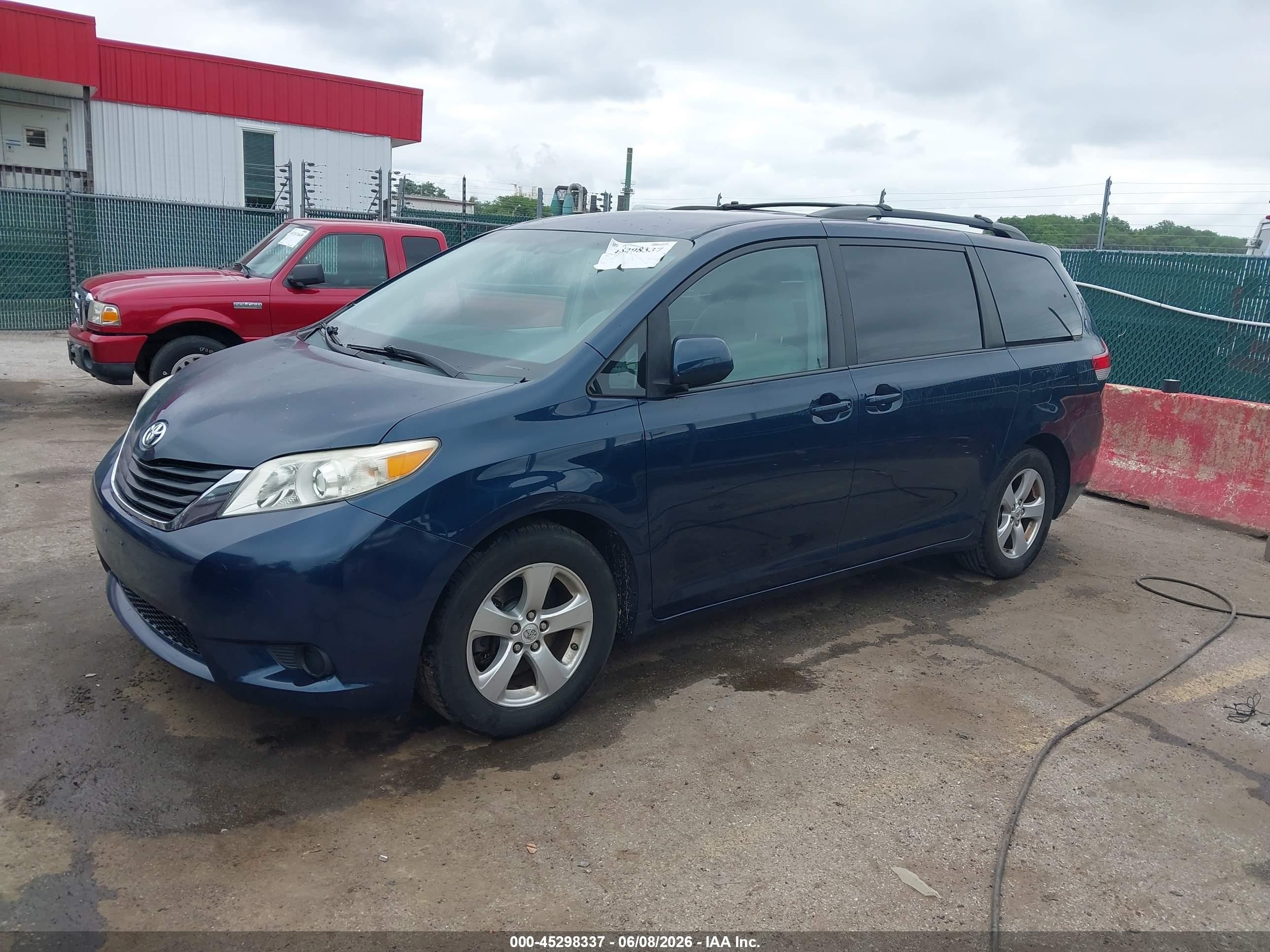2011 Toyota Sienna Le V6 Blue vin: 5TDKK3DC1BS073791
